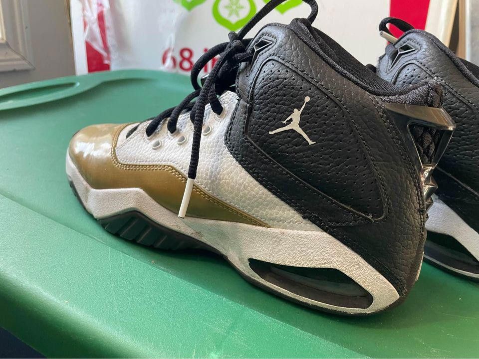 Designer 5.5Y Air Jordans B’ Loyal Size US 5.5 / EU 38 - 9 Thumbnail