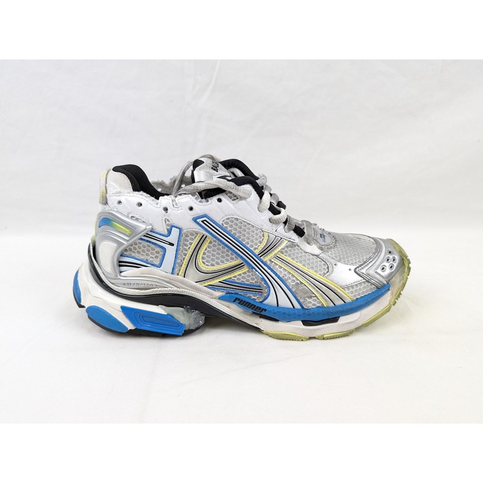 o1rshd1 Rubber Runner in White/Yellow/Blue