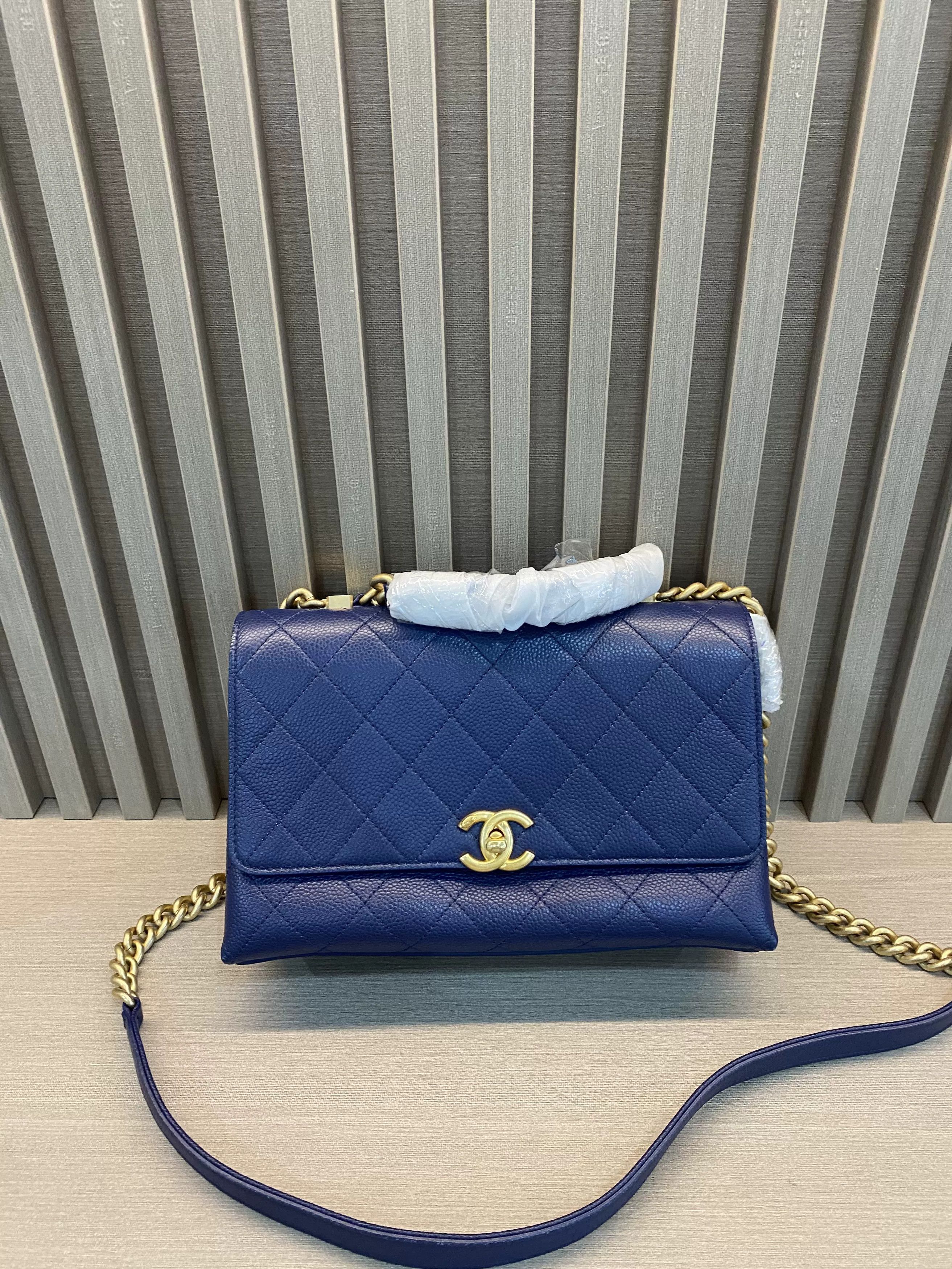 Chanel Pre-loved Bag Very good condition Size ONE SIZE - 1 Thumbnail