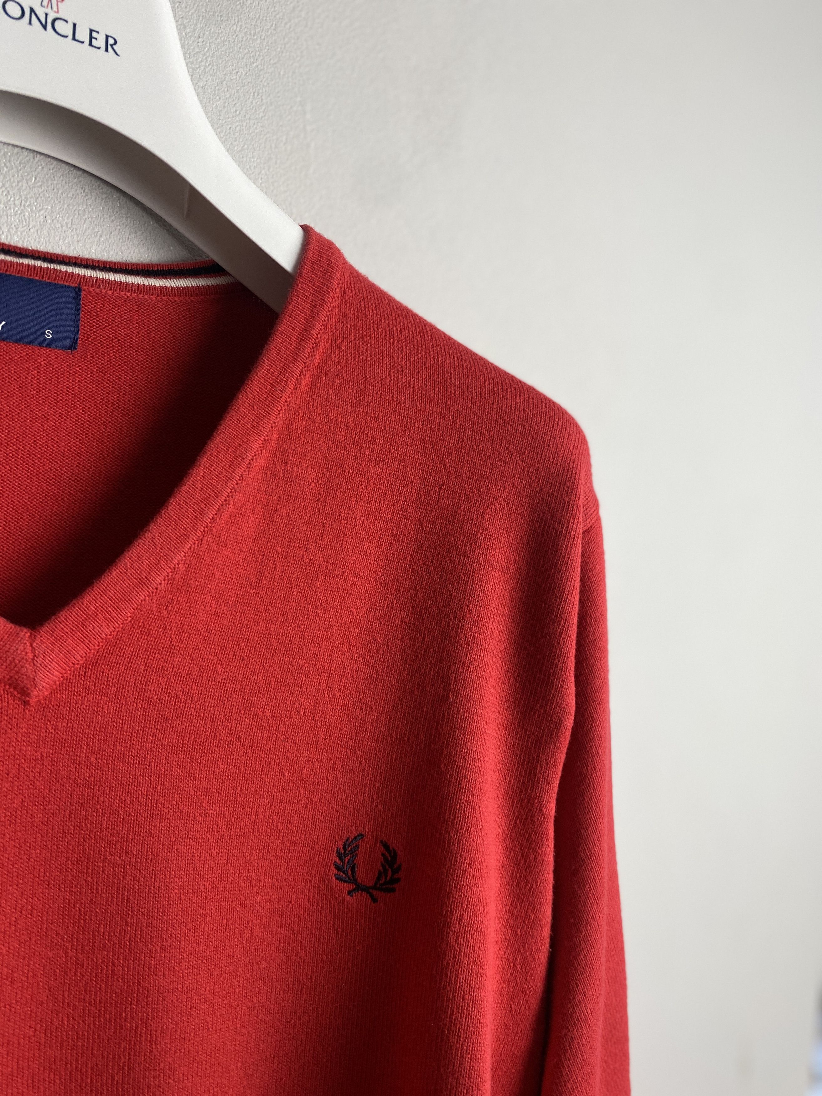 Fred Perry Fred Perry small logo v neck sweater cotton knitwear Size US S / EU 44-46 / 1 - 2 Thumbnail