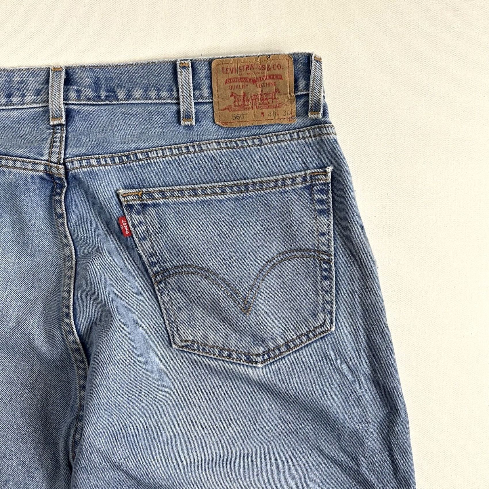 Levi's VINTAGE Levi's 560 Jeans Comfort Fit Mens Blue Medium Wash 38x30 Distressed Size US 38 / EU 54 - 5 Thumbnail