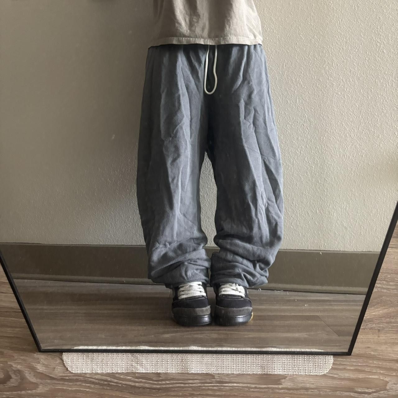Vintage Crazy Vintage Y2K/2000s Baggy Grey Skater Essential Sweatpants! Fits L Size US 36 / EU 52 - 1 Thumbnail