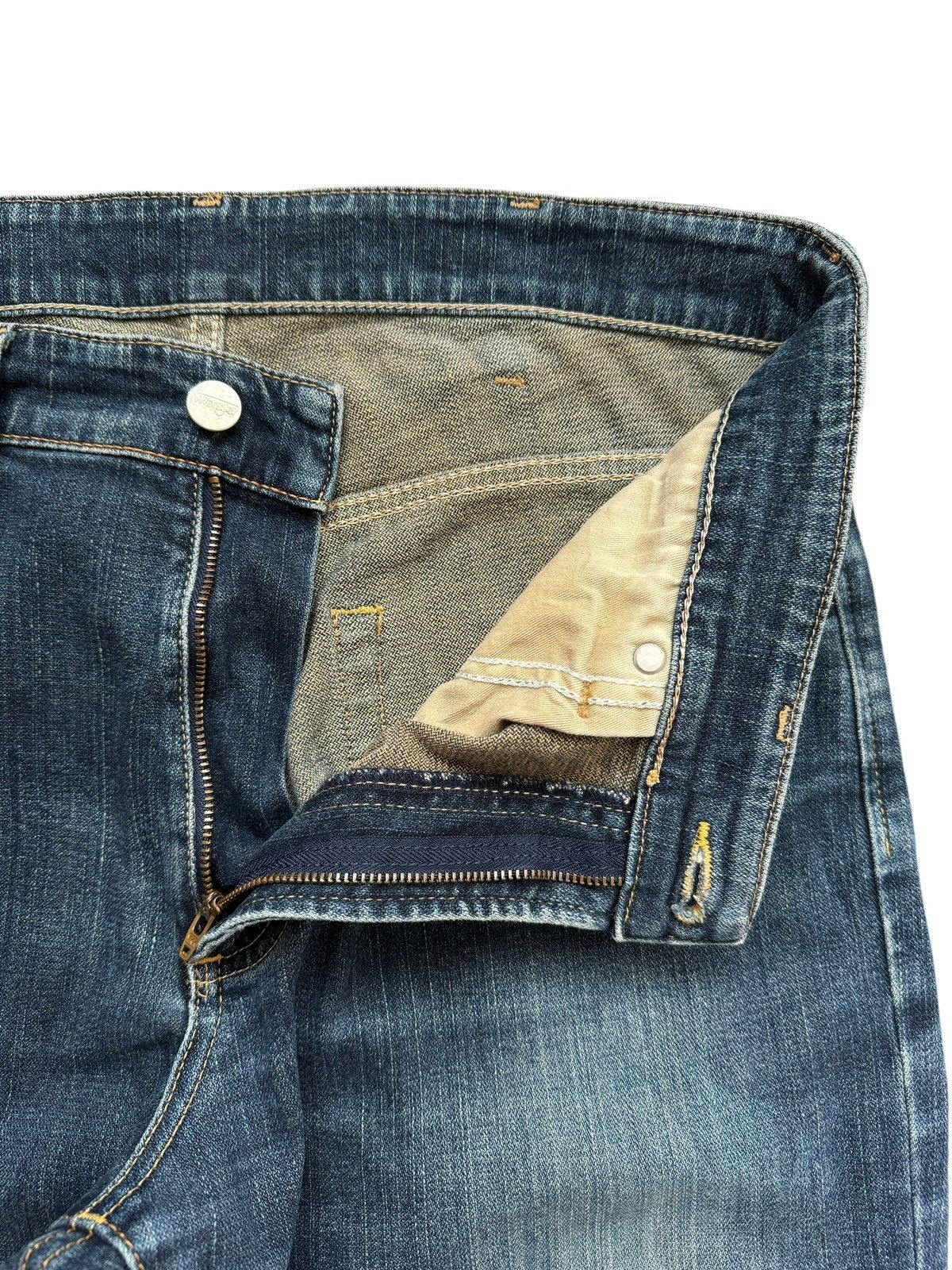 Wrangler VINTAGE WRANGLER DISTRESSED DENIM JEANS Size US 33 - 8 Thumbnail