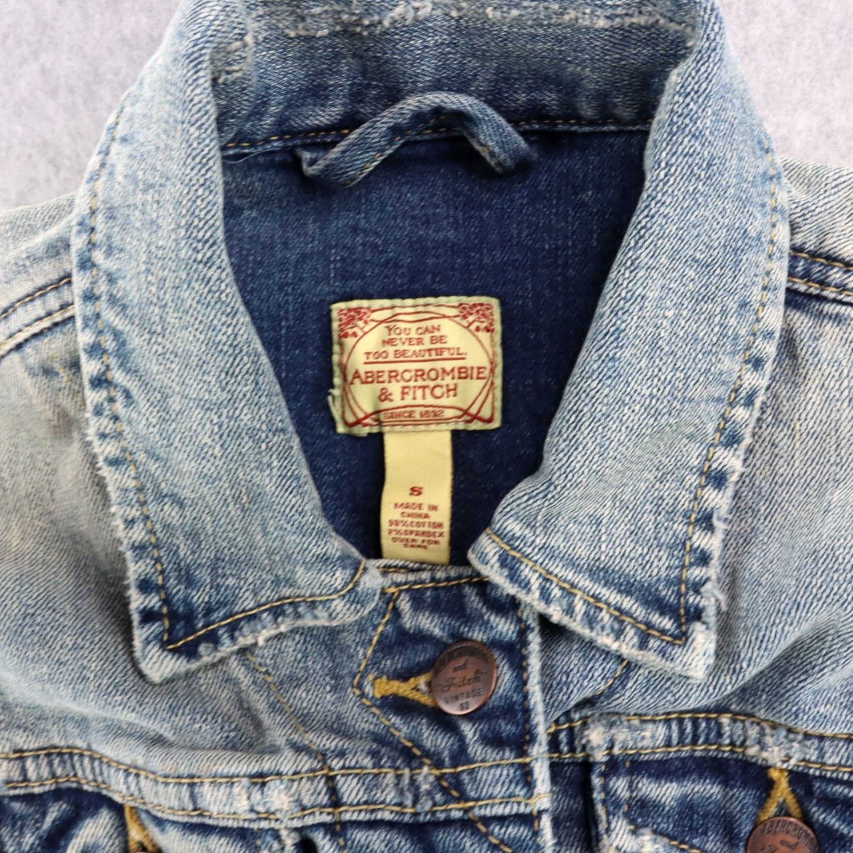 Abercrombie & Fitch VINTAGE Abercrombie and Fitch WOMENS Small Denim Jacket Distressed Size S / US 4 / IT 40 - 3 Thumbnail