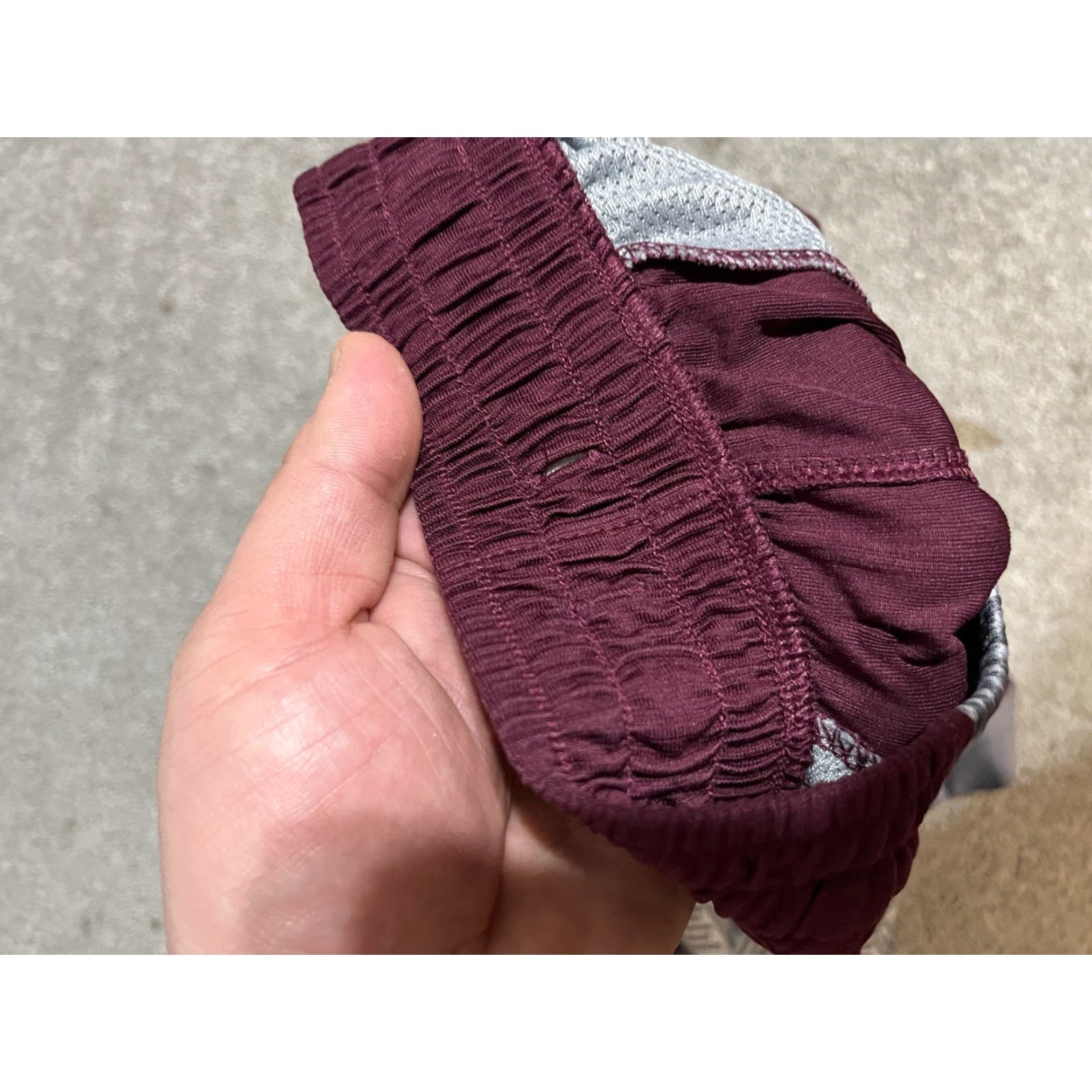 Under Armour Under Armour Shorts Mens S Maroon Solid Logo Flat Front Regular Fit Drawstring Missing Size US 29 - 4 Thumbnail