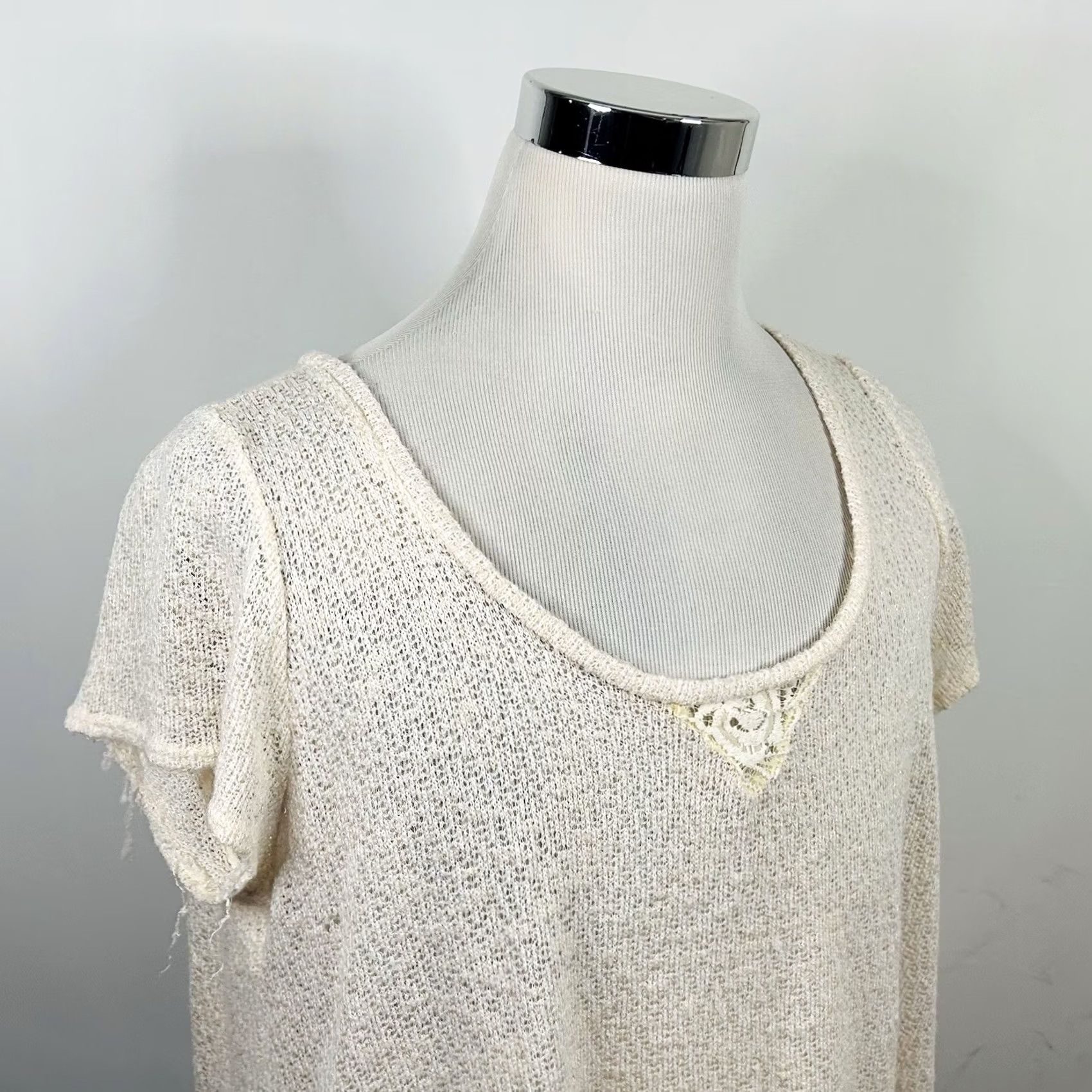 Torrid Torrid Shirt Ivory Cotton Blend Floral Doily Knit Top Short Sleeve USA Made Size XS / US 0-2 / IT 36-38 - 2 Thumbnail