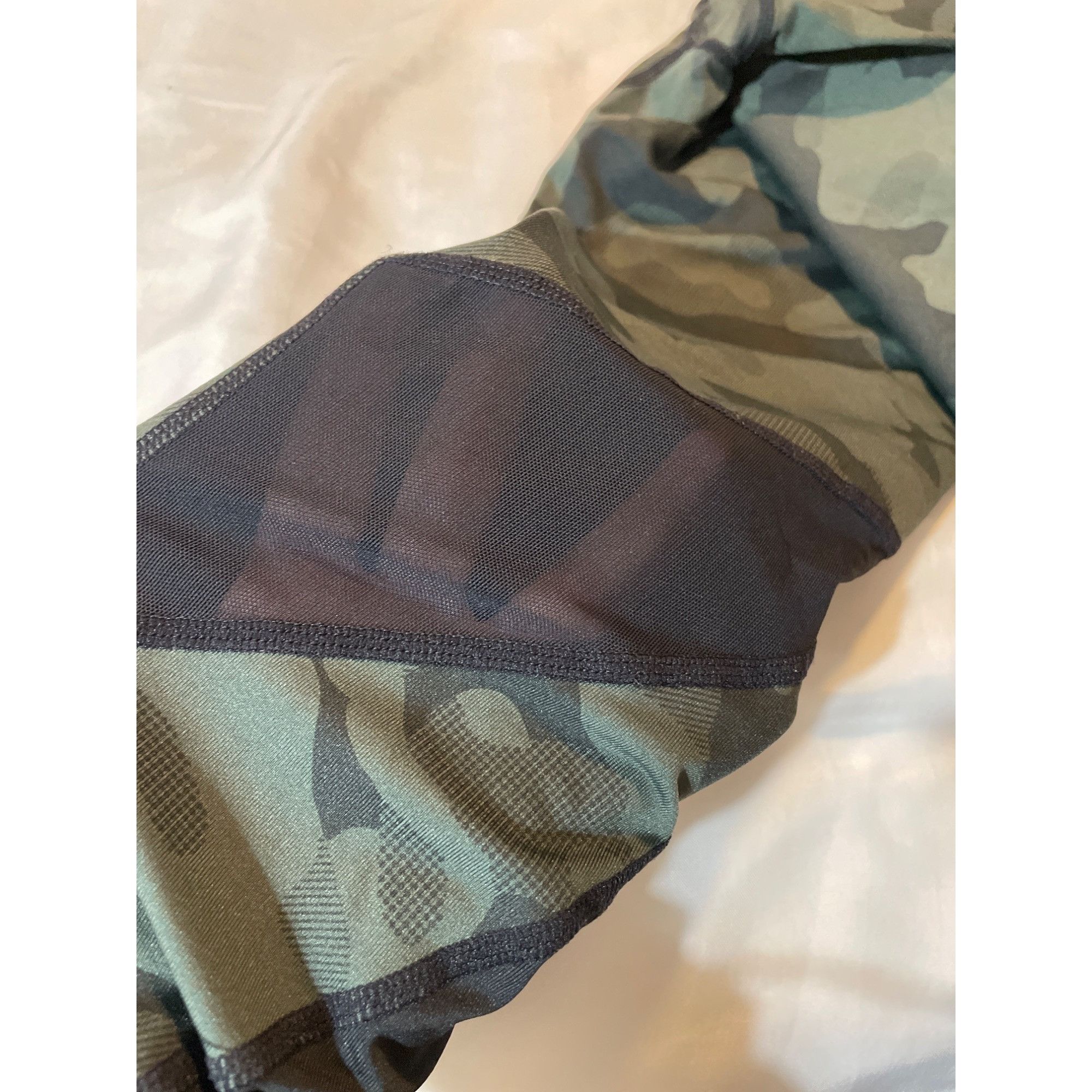 Calvin Klein Calvin Klein Performance Wick womens Camo Compression Leggin Size 28" / US 6 / IT 42 - 8 Thumbnail