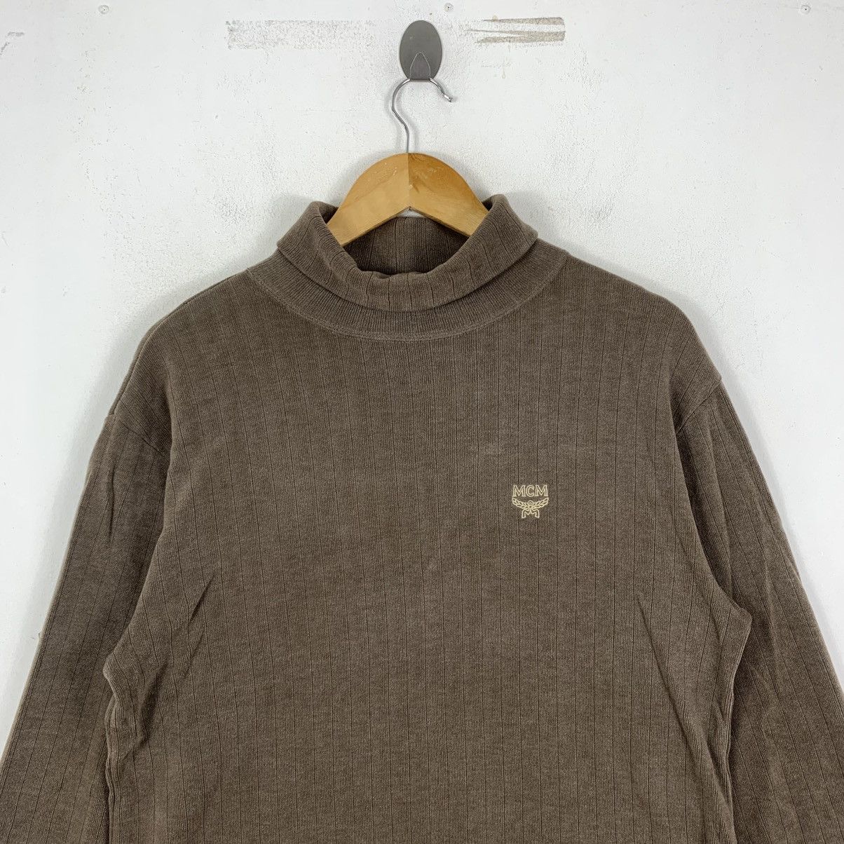 MCM Vintage MCM Worldwide Embroidered Turtleneck Sweatshirt Size US L / EU 52-54 / 3 - 3 Thumbnail