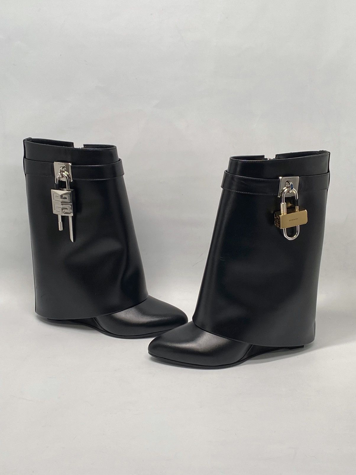 Givenchy Givenchy Shark Lock Ankle Boot size 37.5 Size US 7.5 / IT 37.5 - 1 Thumbnail