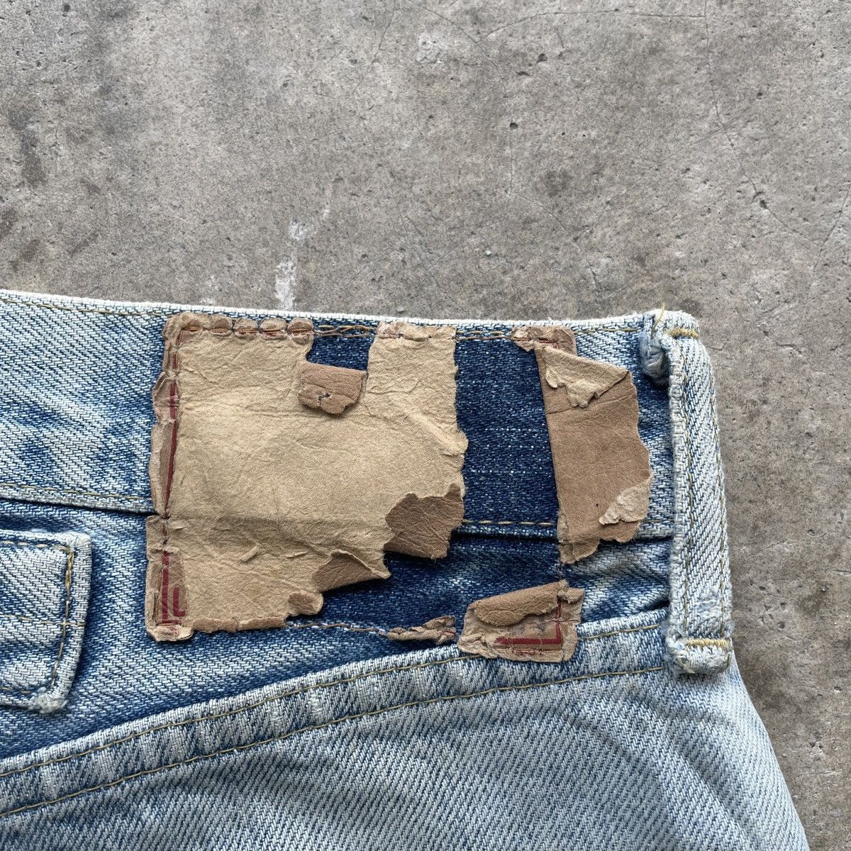 Levi's Vintage Clothing Vintage Levi’s Big E Wash Buckle Distressed Jeans Faded Pant Size US 29 - 12 Thumbnail