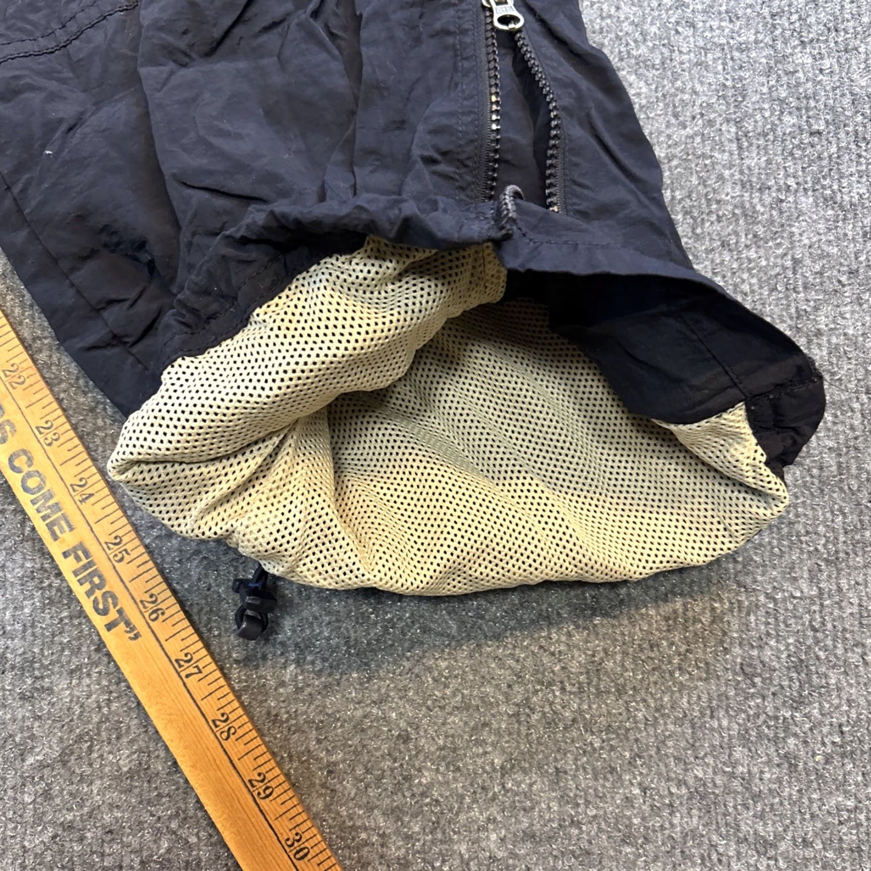 Abercrombie & Fitch VINTAGE Abercrombie & Fitch Parachute Track Pants Men’s S Black Pants Mens Small Black Track Pants Vintage Parachute Activewear S Size US 29 - 6 Thumbnail