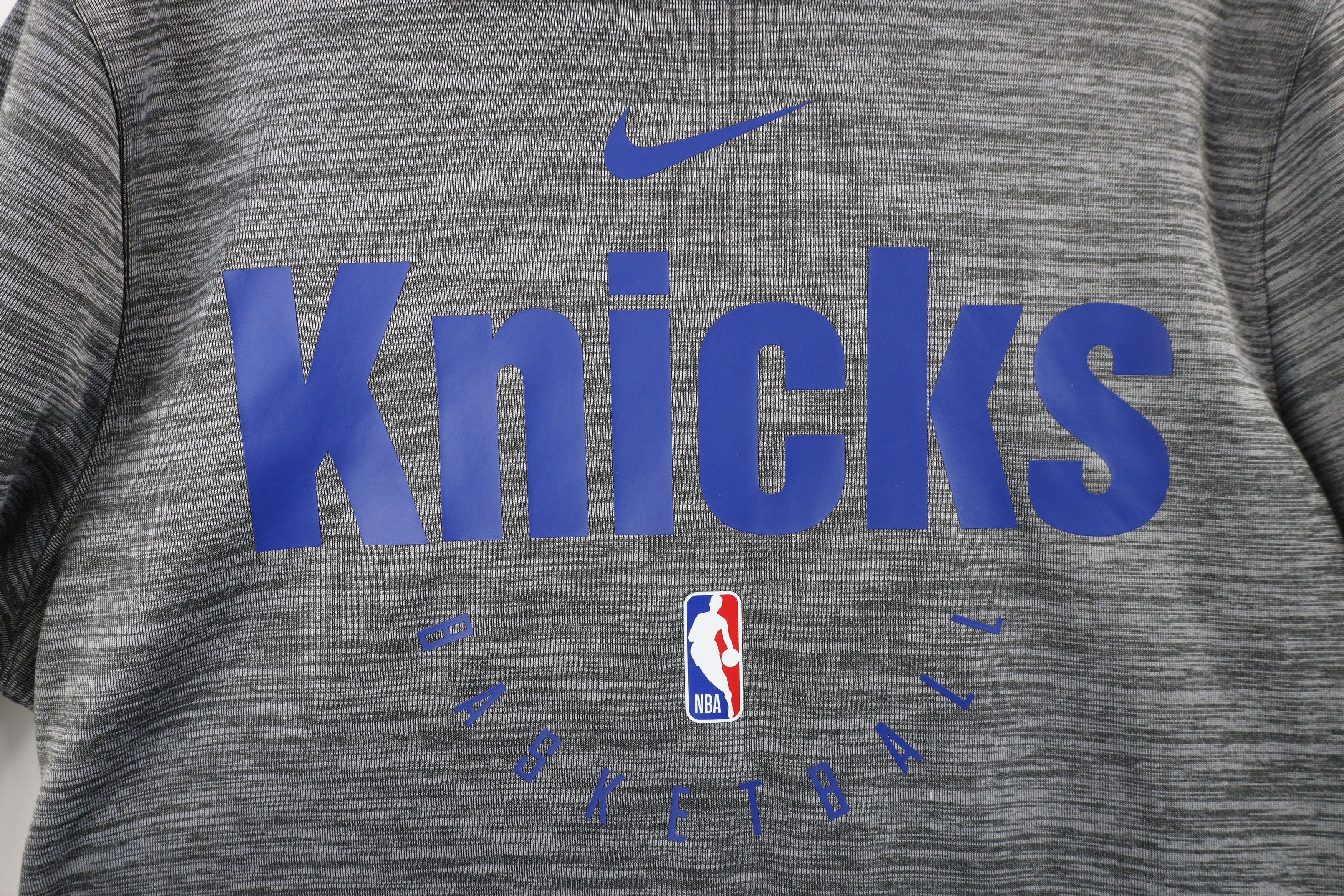 Nike Nike New York Knicks Basketball Spotlight Hoodie Gray Size US M / EU 48-50 / 2 - 4 Thumbnail