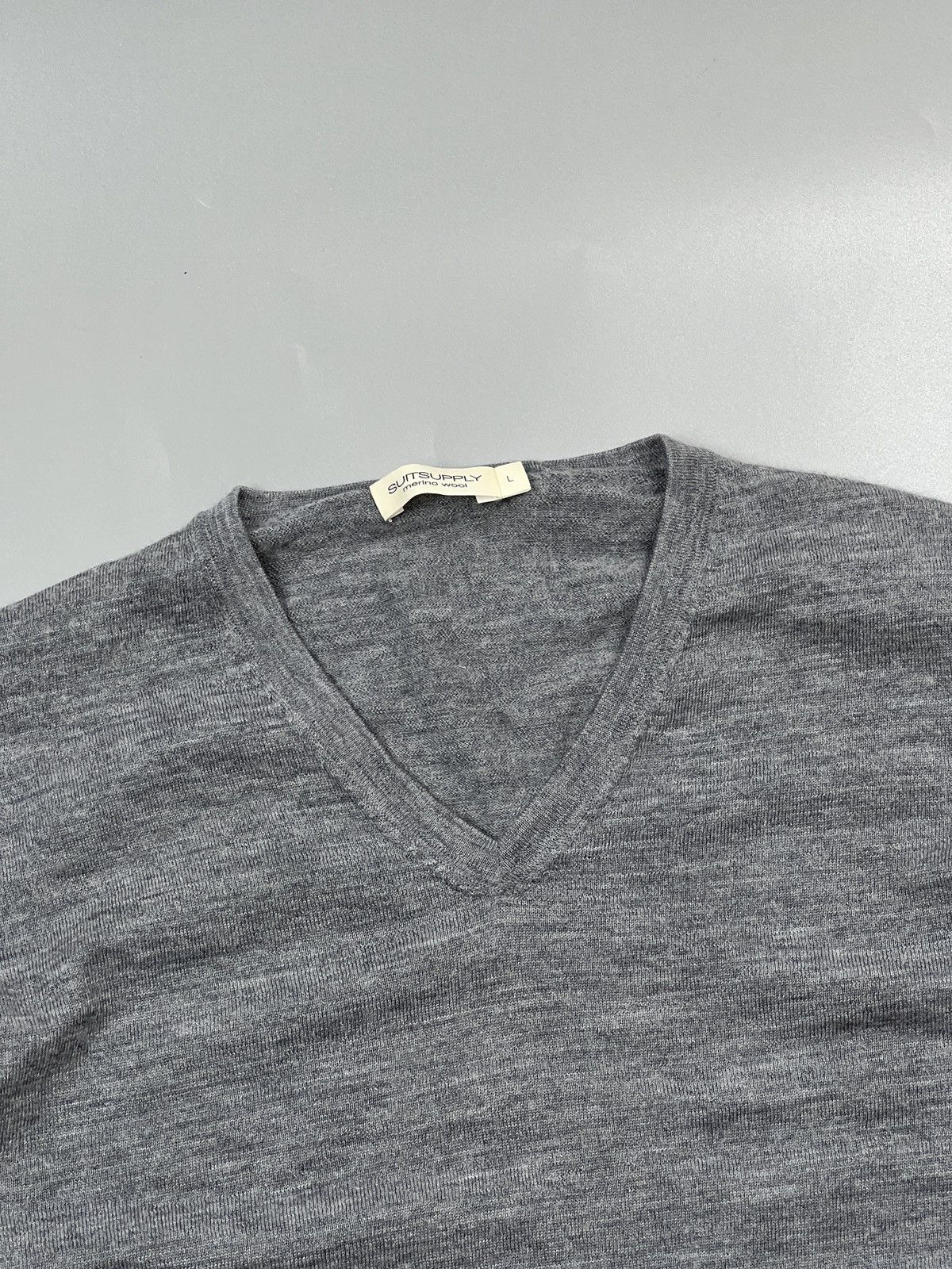 Suitsupply Suitsupply Merino Wool V Neck Sweater (Y0520) Size US L / EU 52-54 / 3 - 3 Thumbnail