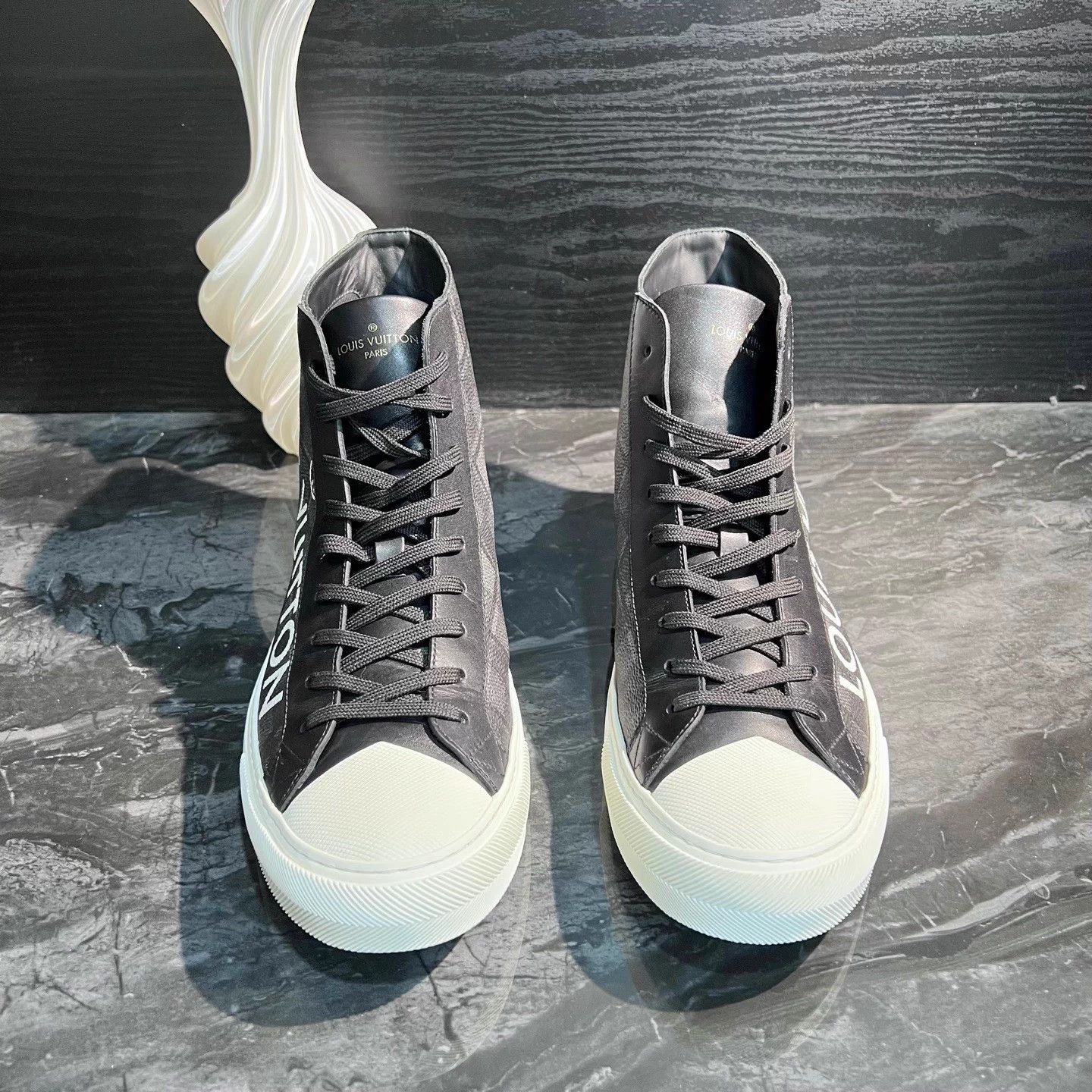 Louis Vuitton Lv 42.5 high-top black/white checkerboard near new Size US 9.5 / EU 42-43 - 2 Thumbnail