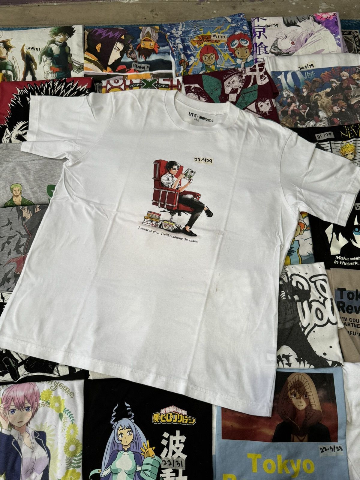 Anime × Japanese Brand × Uniqlo Anime attack on titan levi Size US XL / EU 56 / 4 - 1 Thumbnail