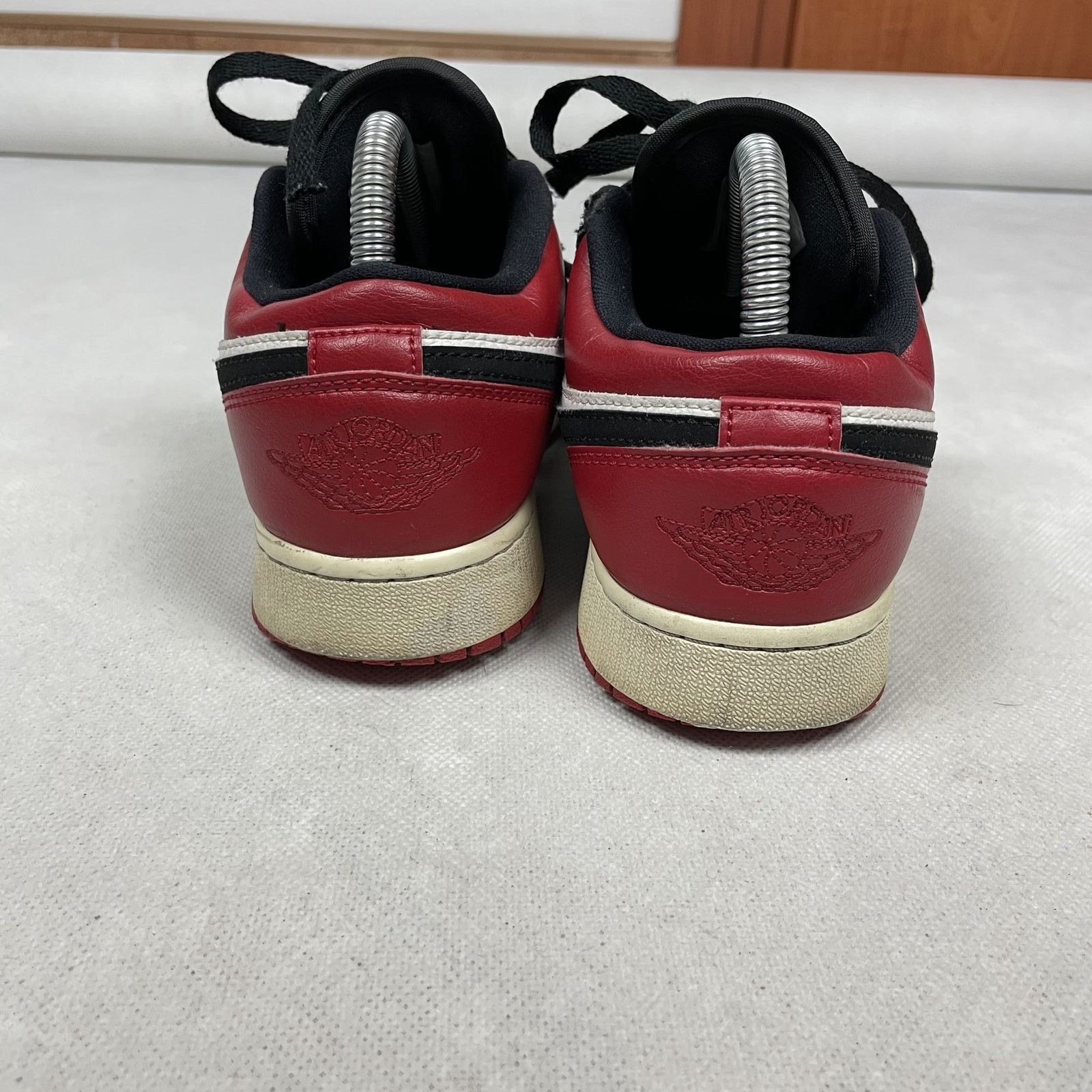 Nike Nike Air Jordan 1 Low GS 553560-116 Leather Sneakers 5.5 Size US 5.5 / EU 38 - 12 Thumbnail
