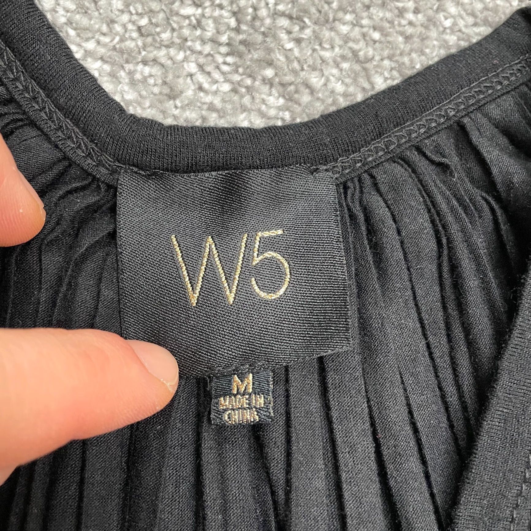 Anthropologie W5 Blouse Tunic Sleeveless Halter Women M Black Pleated, Flow y, Classic Knit Polyester Rayon, Lightweight, Breathable, Ready to Wear, Regular Fit Size M / US 6-8 / IT 42-44 - 4 Thumbnail