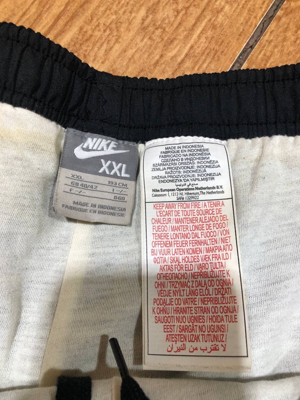 Nike 90s Vintage Nike Nylon Baggy Oversized Y2K Streetwear Pants Size US 40 / EU 56 - 2 Thumbnail