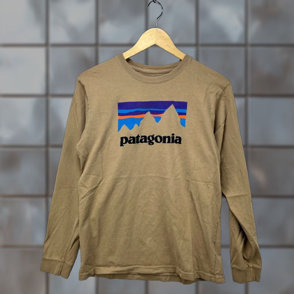 Patagonia Vintage Patagonia Long Sleeve T-Shirt Small Beige User: Vintage Patagonia Long Sleeve T-Shirt Small Beige Size US S / EU 44-46 / 1 - 1 Thumbnail