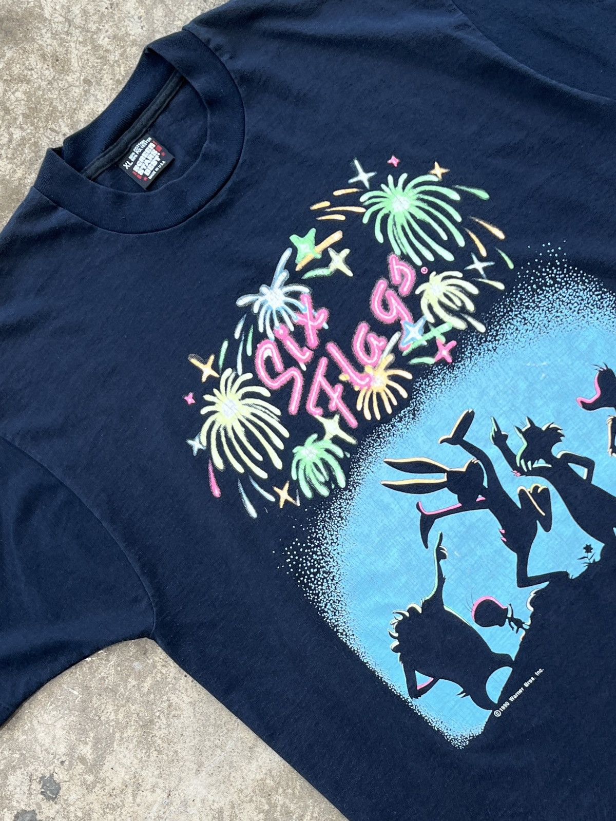 Warner Bros Vintage 1990 Looney Tunes Six Flags Fireworks Tee XL Size US XL / EU 56 / 4 - 1 Thumbnail