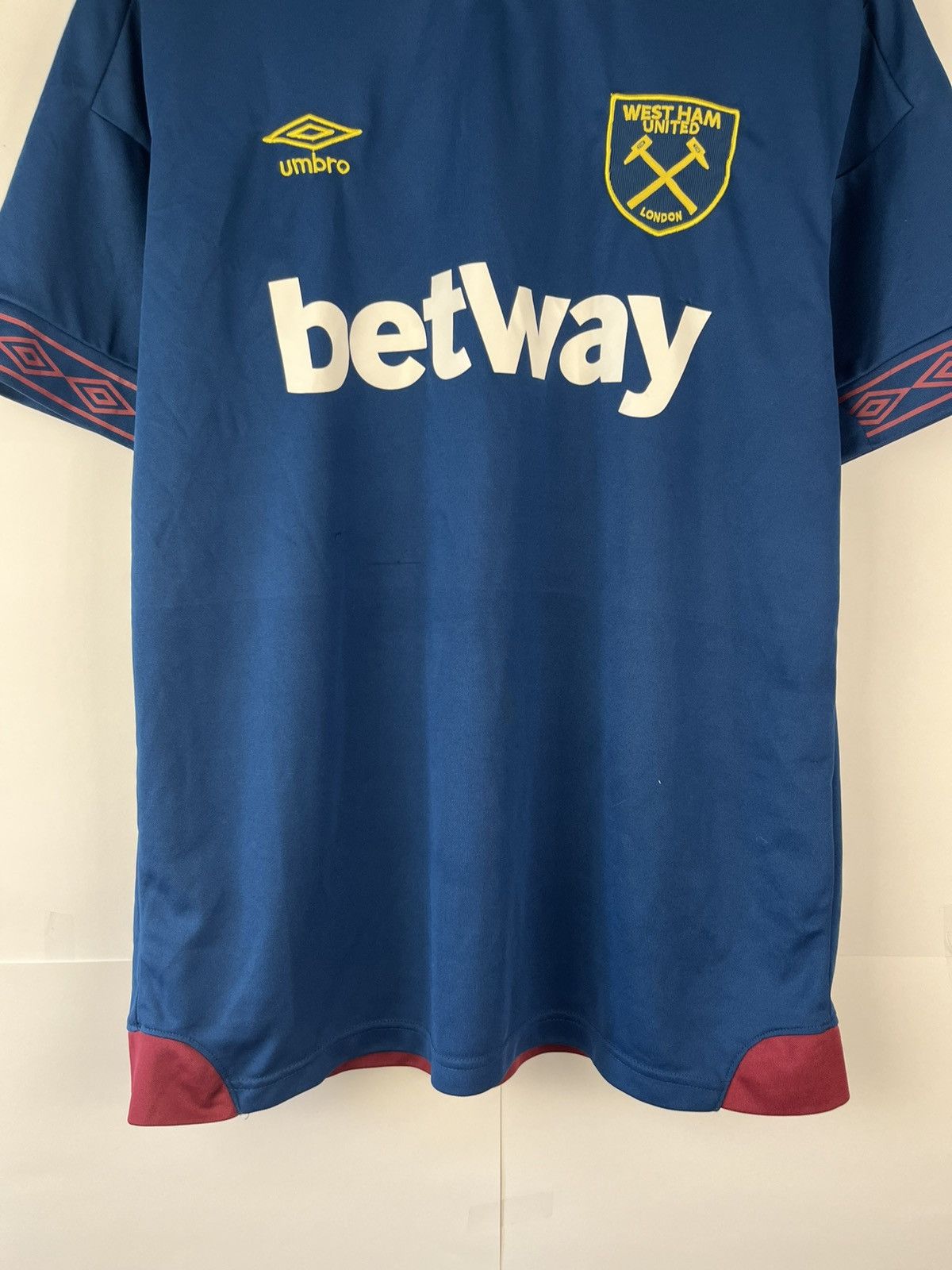 Umbro Umbro Westham United London Soccer Football Jersey Size US L / EU 52-54 / 3 - 4 Thumbnail