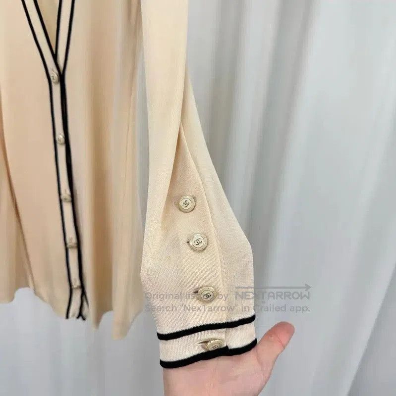 Chanel Chanel Beige Long Sleeve Knit Cardigan . Size S / US 4 / IT 40 - 4 Thumbnail