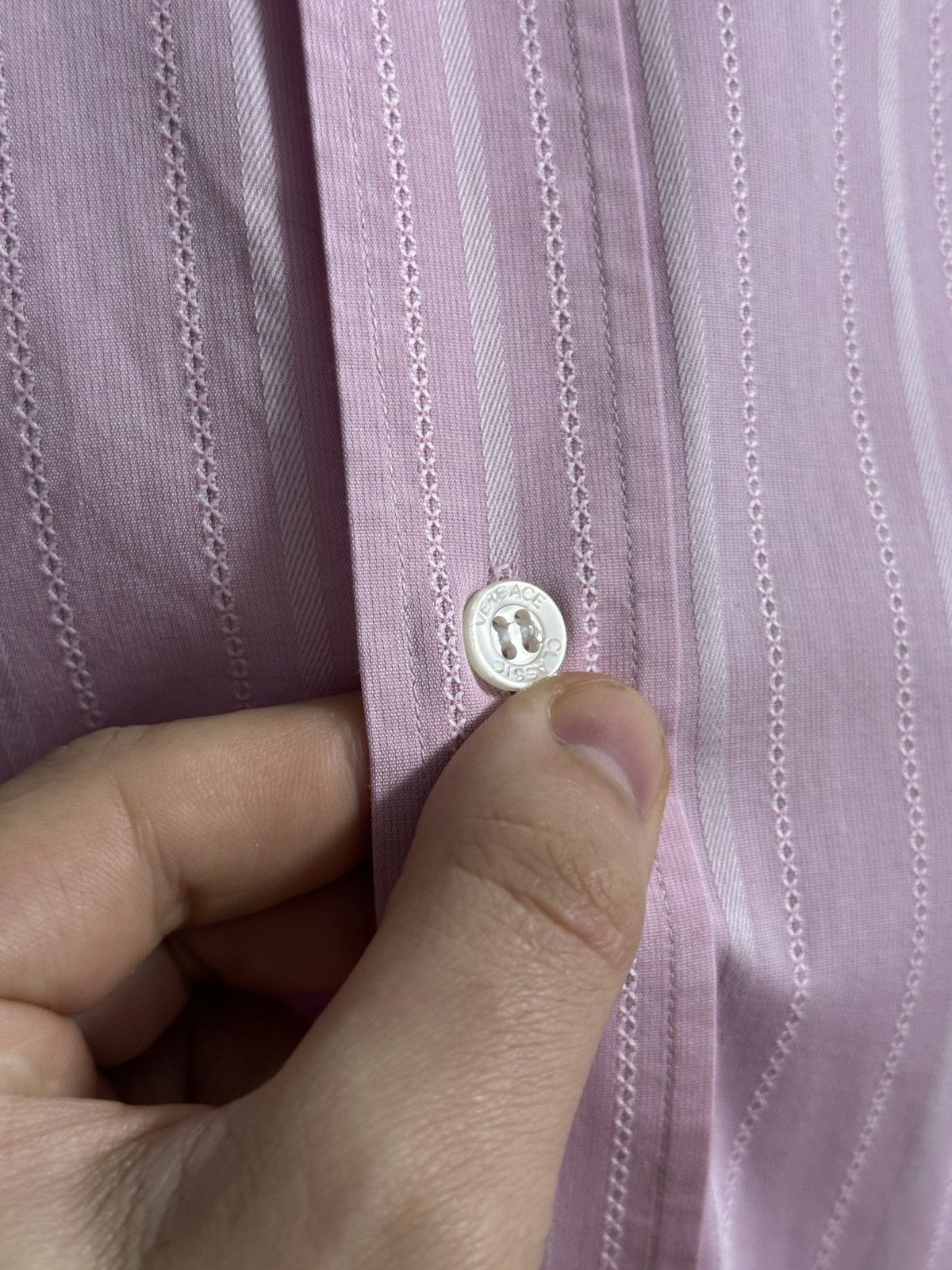 Versace Luxury Vintage Shirt Button Versace Classic Size 15/38 Size US M / EU 48-50 / 2 - 3 Thumbnail