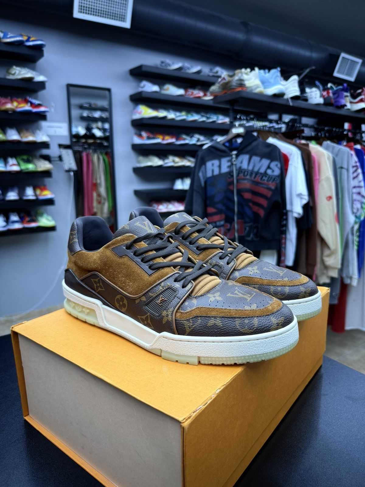 Louis Vuitton Louis Vuitton Brown Monogram Trainers Size 9.5LV / 10.5 US Size US 10.5 / EU 43-44 - 2 Thumbnail