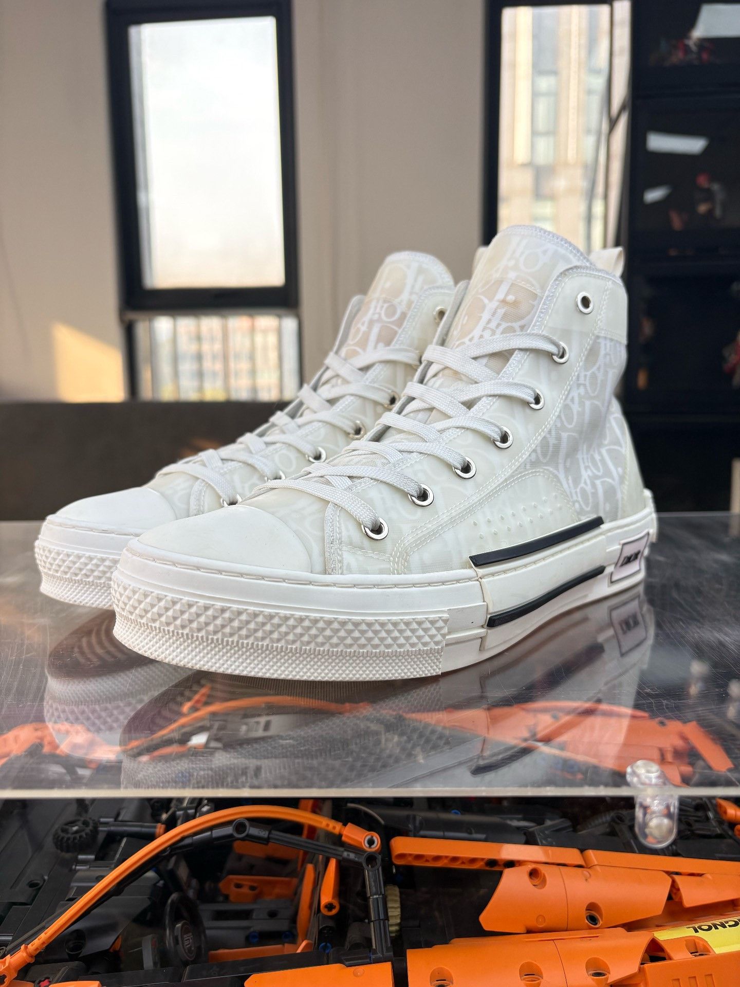 Dior Dior White Hitop Sneakers 8.5 Men Size US 8.5 / EU 41-42 - 1 Thumbnail