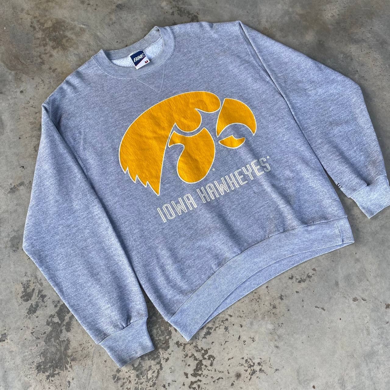 Vintage VINTAGE 80S IOWA HAWKEYES SWEATSHIRT JUMPER CREWNECK Size US M / EU 48-50 / 2 - 6 Thumbnail