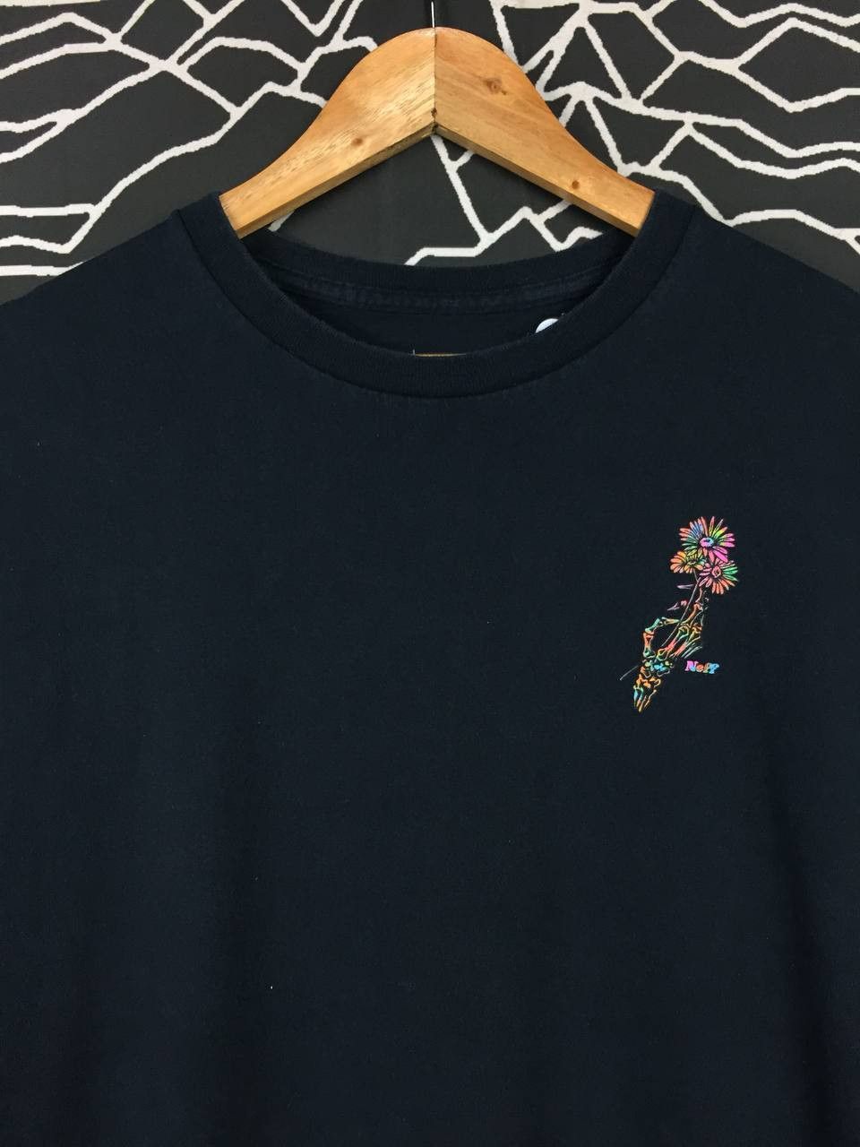 NEFF × Vintage NEFF Skeleton Hand Flower Graphic Tee Size XL Size US XL / EU 56 / 4 - 6 Thumbnail