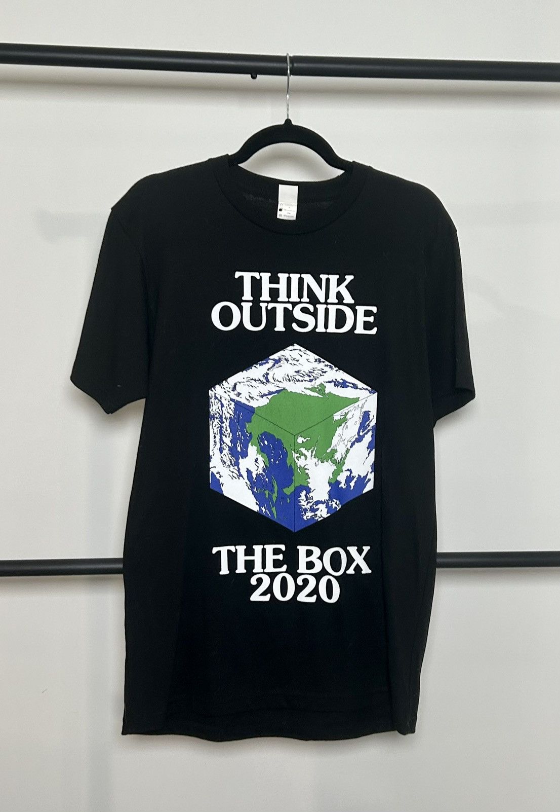 Tシャツ・カットソー Virgil Abloh Canary Yellow x Think Outside the Box T-Shirt Virgil Abloh Virgil Abloh Canary Yellow x Think Outside The