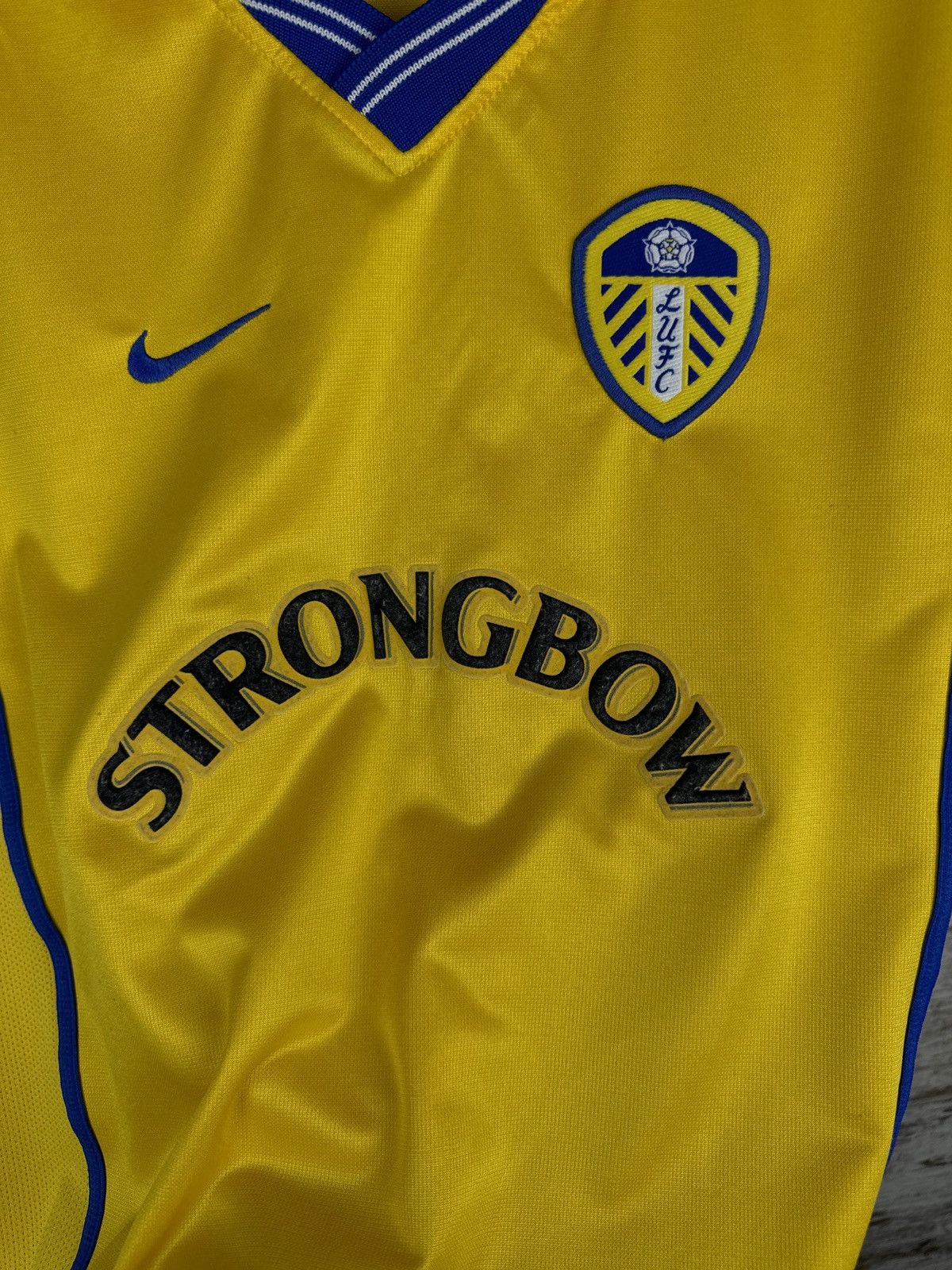 Nike × Vintage Mens Vintage Nike Leeds United FC 2000-02 T-shirt jersey Size US S / EU 44-46 / 1 - 8 Thumbnail
