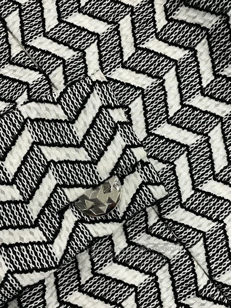 Chanel Chanel Black and white geometric printed jacket Size XS / US 0-2 / IT 36-38 - 3 Thumbnail
