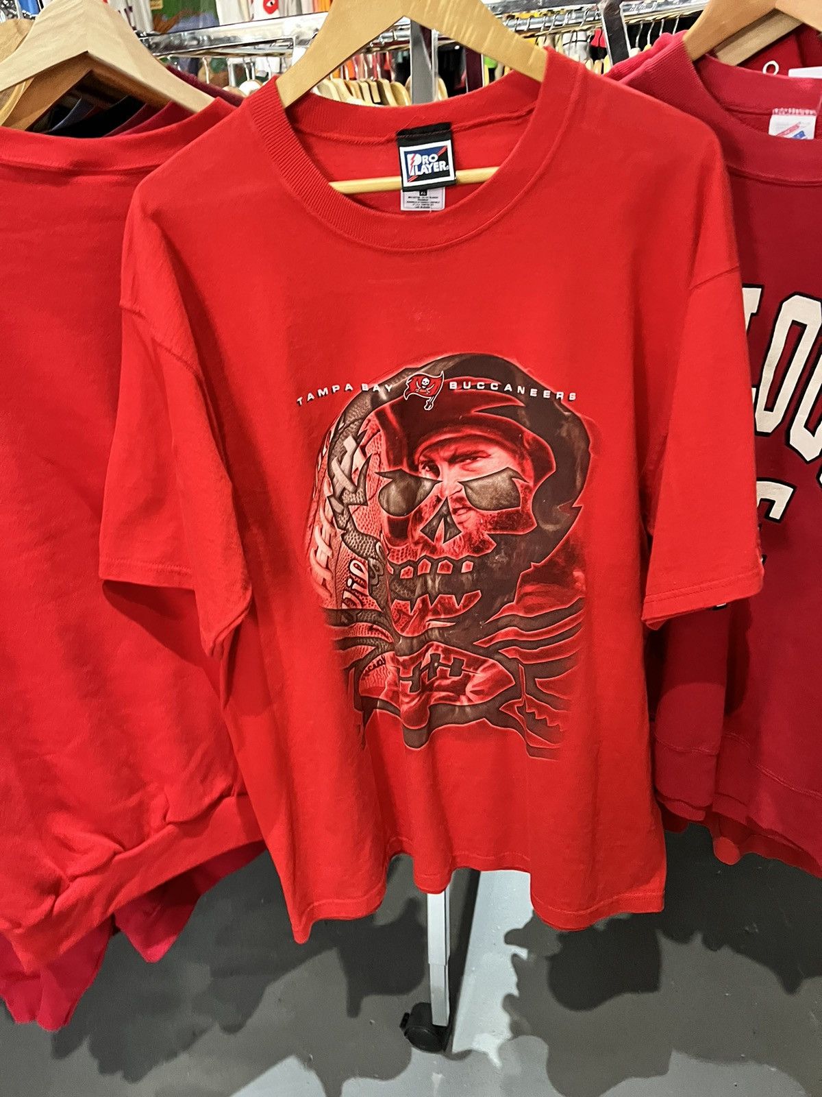 90s PRO PLAYER USA製 BUCCANEERS Tシャツ フェード Vintage 90s Tampa Bay Buccaneers T-shirt Men's Size Medium Gray