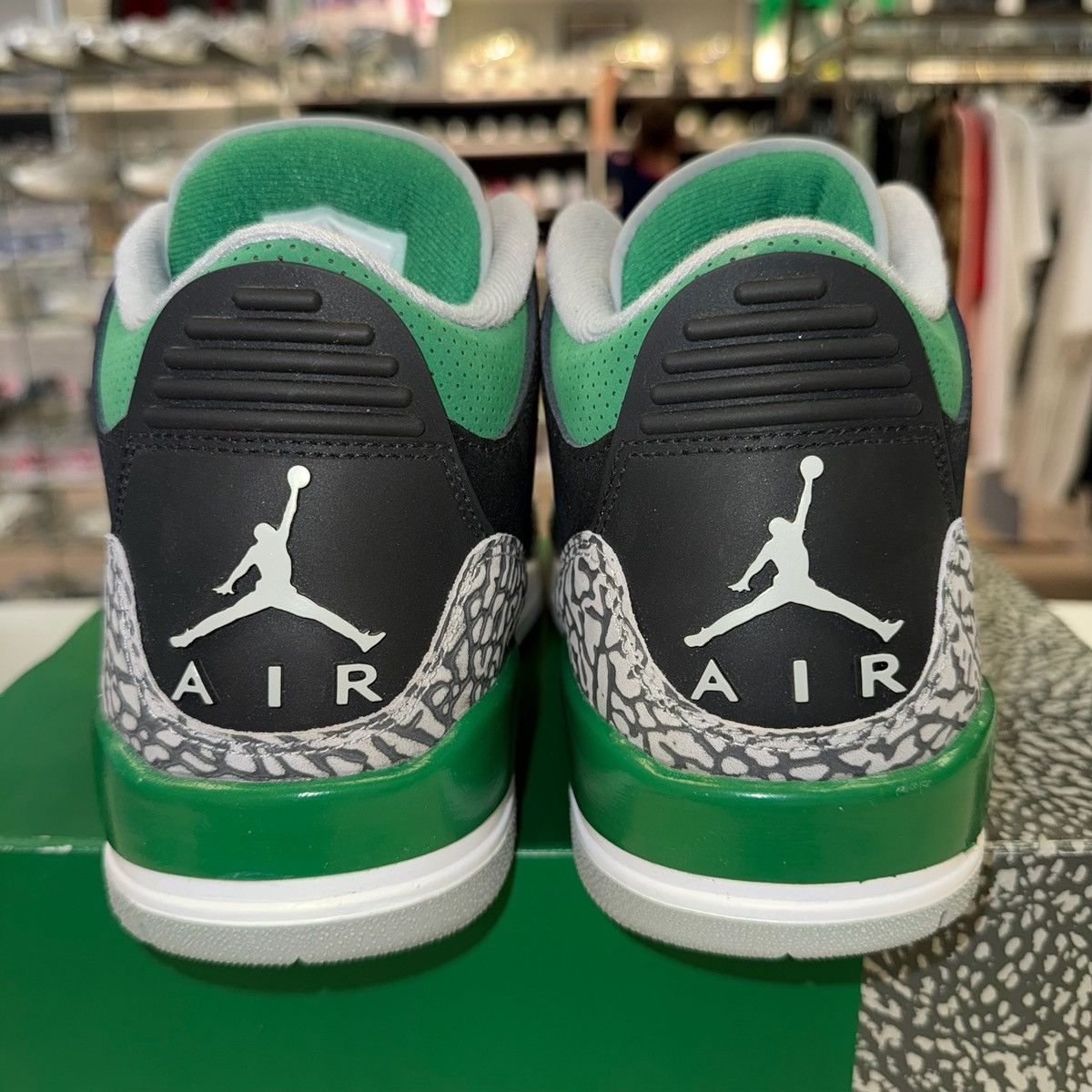 Jordan Brand Size 9.5 - Jordan 3 Retro Mid Pine Green - CT8532-030 Size US 9.5 / EU 42-43 - 3 Thumbnail