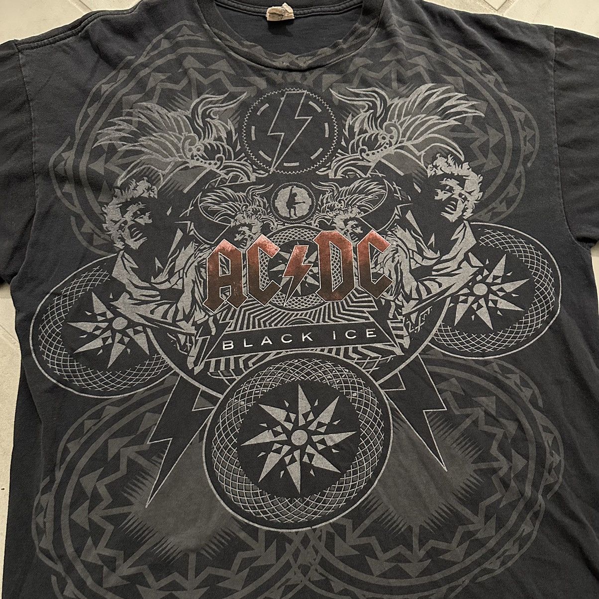 Band Tees AC/DC BLACK ICE Vintage Tee Size US L / EU 52-54 / 3 - 1 Thumbnail