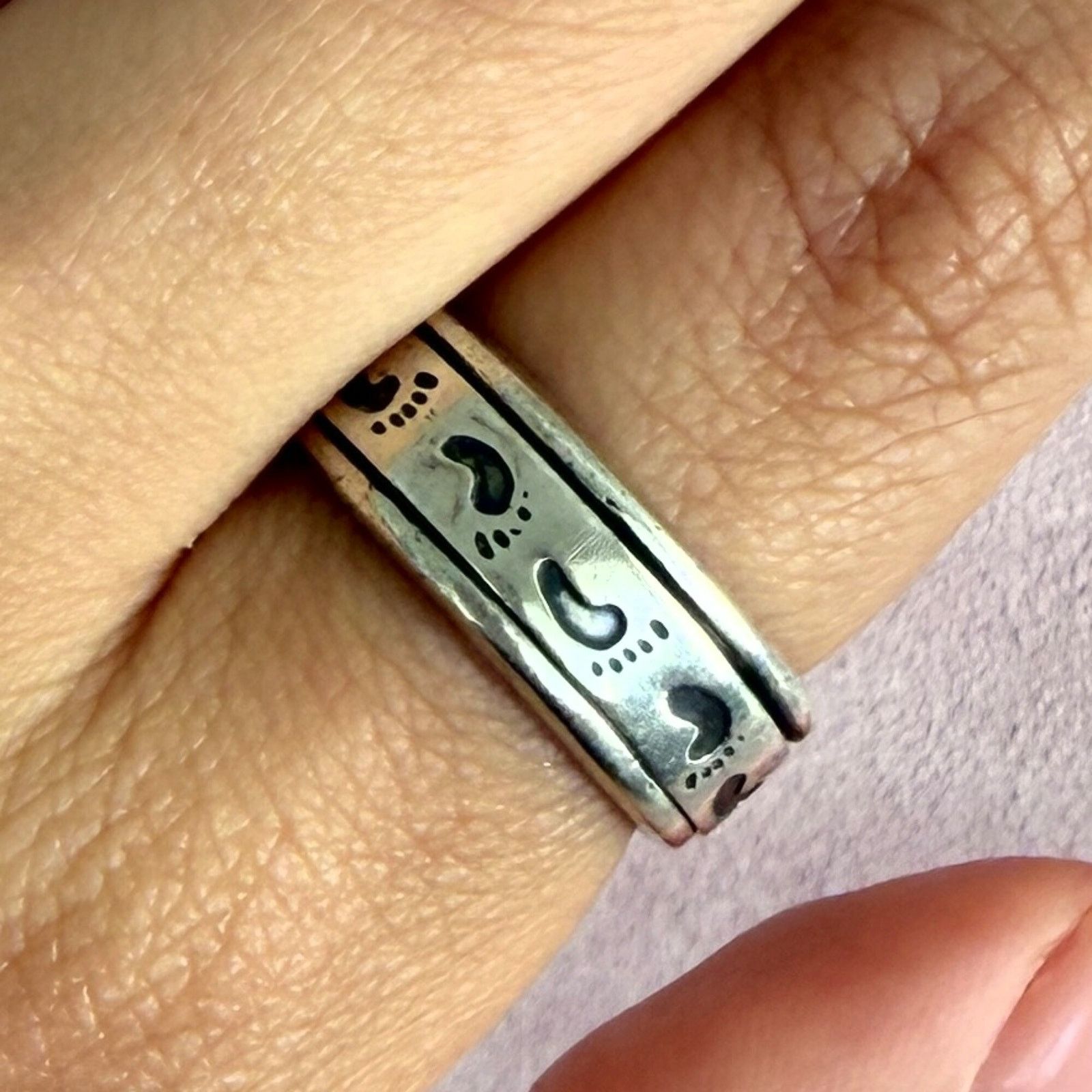 Sterling Silver sterling silver foot prints spinner band ring size 7.5 Size ONE SIZE - 1 Thumbnail