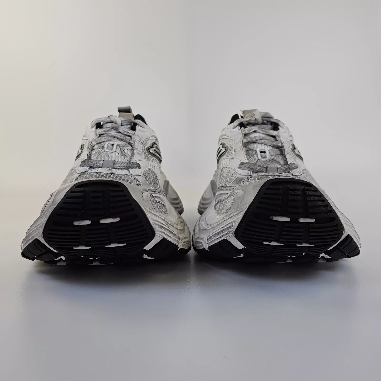 Balenciaga 10XL White/Black Low Top Sneakers New Balenciaga 10XL White/Black Low Top Sneakers New