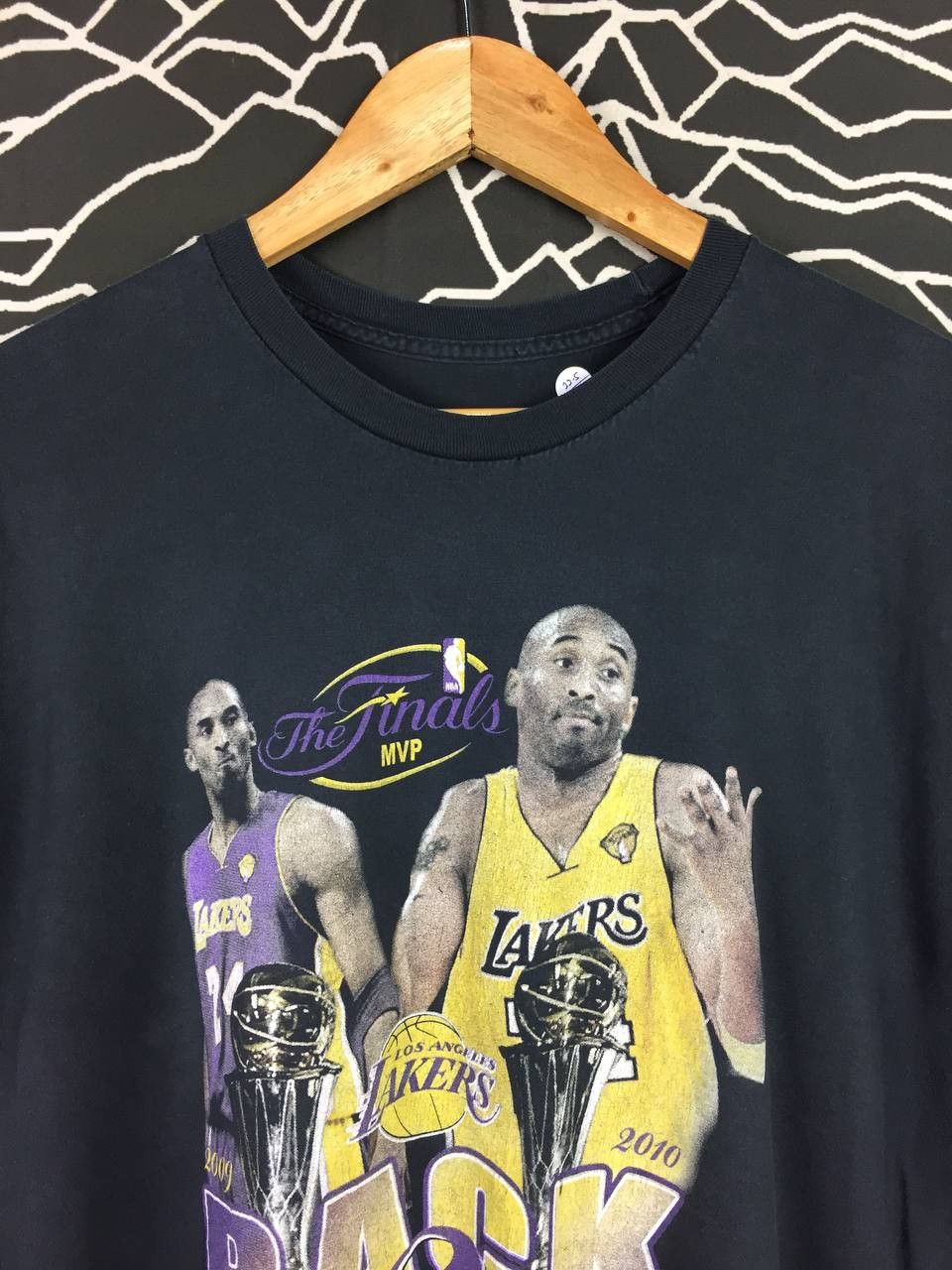 NBA L.A Lakers Kobe Bryant Back To Back NBA MVP Tee Size US L / EU 52-54 / 3 - 3 Thumbnail
