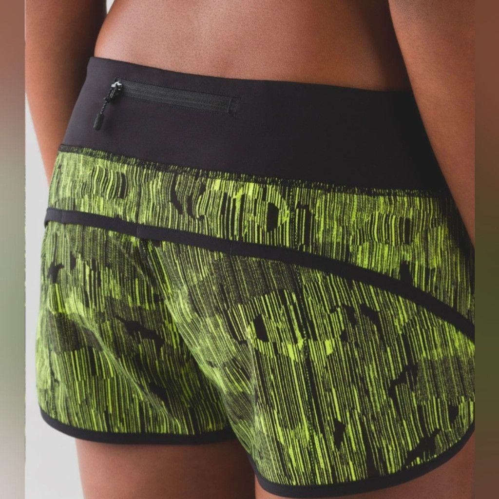 Lululemon Lululemon down pour line light/ black speed shorts size 4 Size 27" / US 4 / IT 40 - 4 Thumbnail