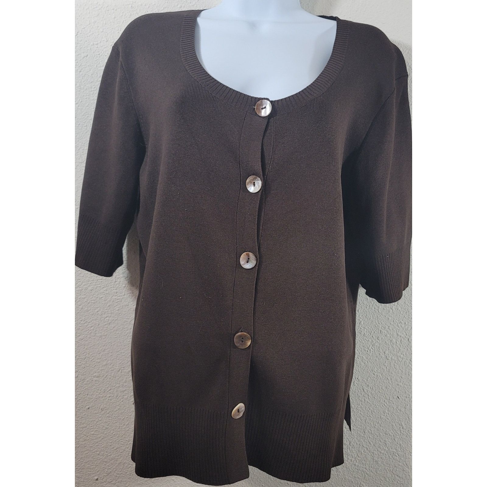 Chicos Chico's Brown Button Up Scoop Neck Top 2 Medium Lightweight Size M / US 6-8 / IT 42-44 - 1 Thumbnail