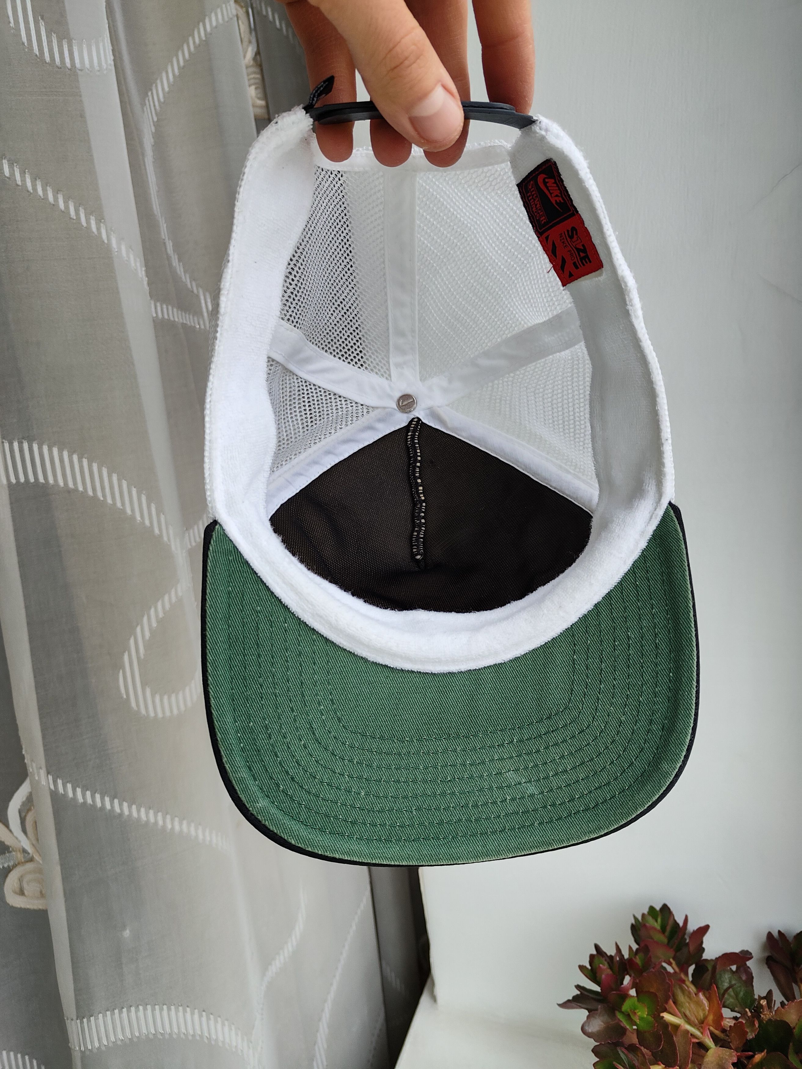 Nike Nike Stranger Things NRG Pro Cap Trucker Cap Nike Size ONE SIZE - 7 Thumbnail