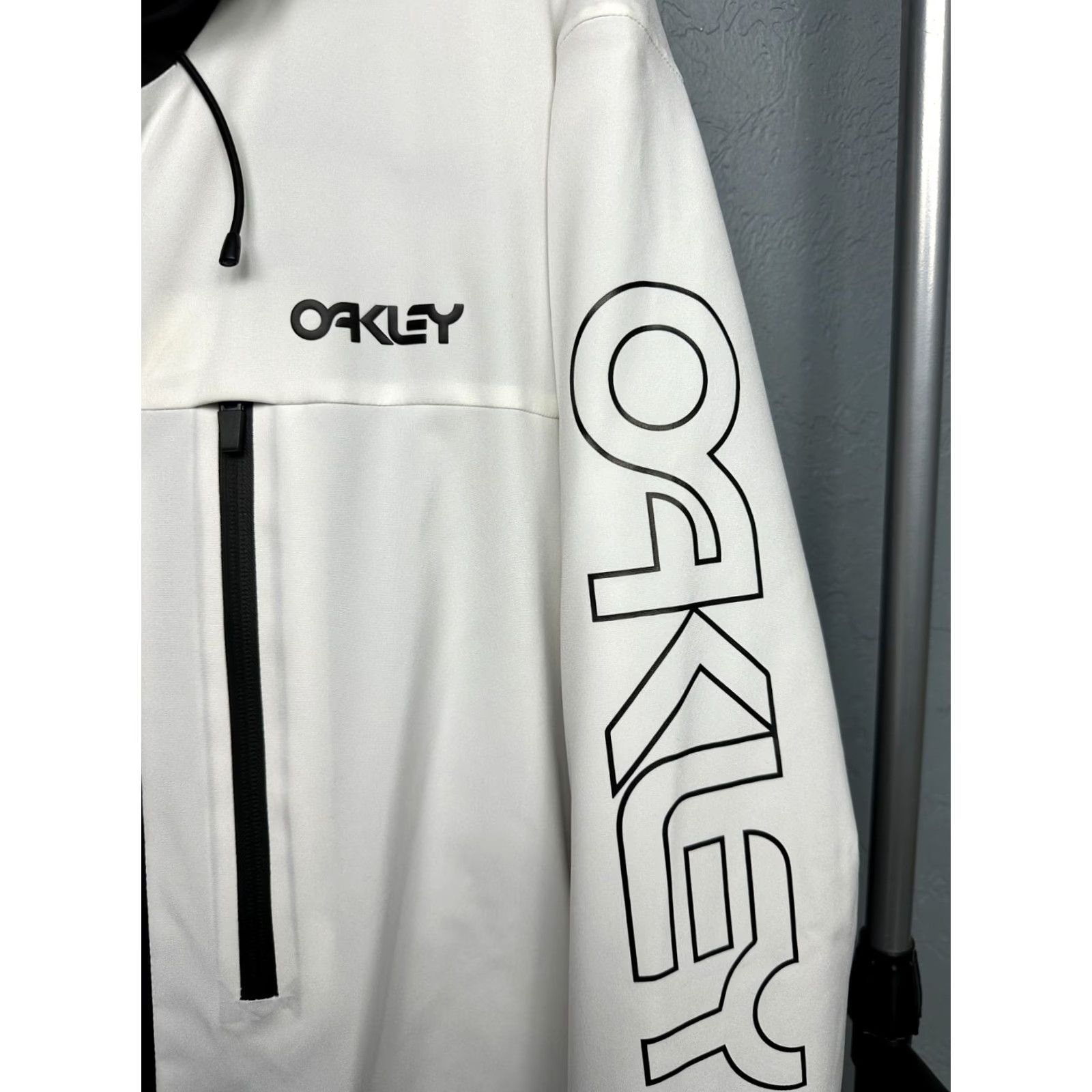 Oakley Oakley Mens Ski Jacket XL Black Geometric Logo Windbreaker Skiing Vintage? Size US XL / EU 56 / 4 - 7 Thumbnail