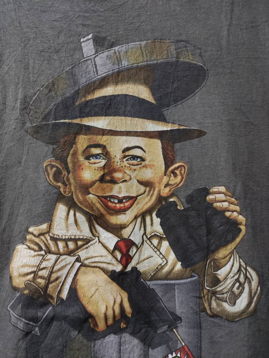 POP MAGAZINE Mad Magazine x Spy Museum " Spy E Neuman " Exclusive T-Shirt Size US XL / EU 56 / 4 - 3 Thumbnail