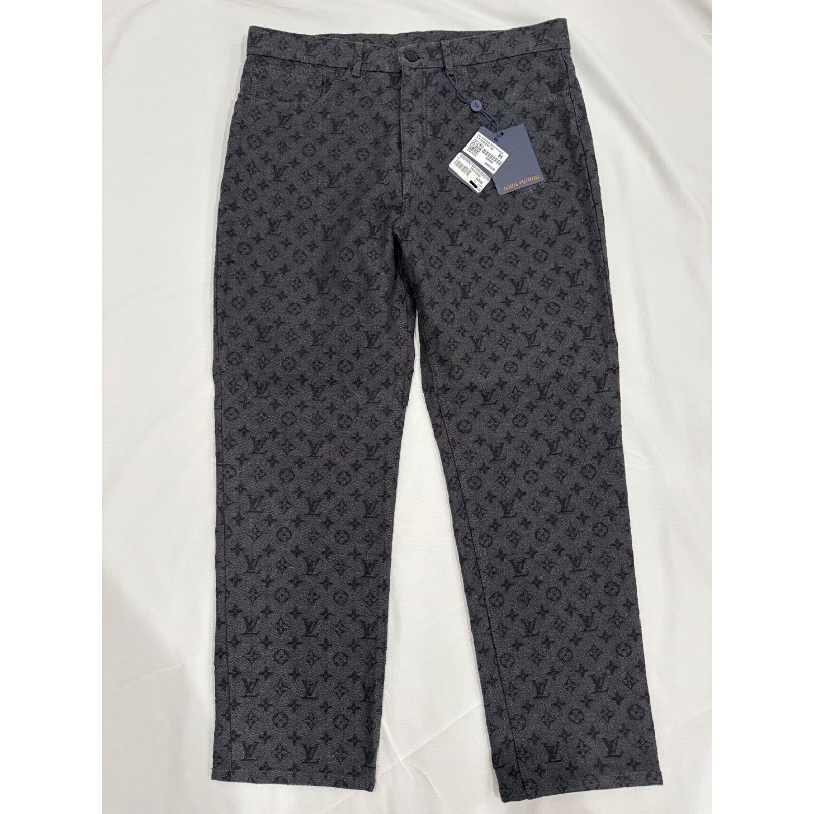 Louis Vuitton Louis Vuitton NBA Monogram Logo Gris Chine Grey Black Size US 34 / EU 50 - 4 Thumbnail