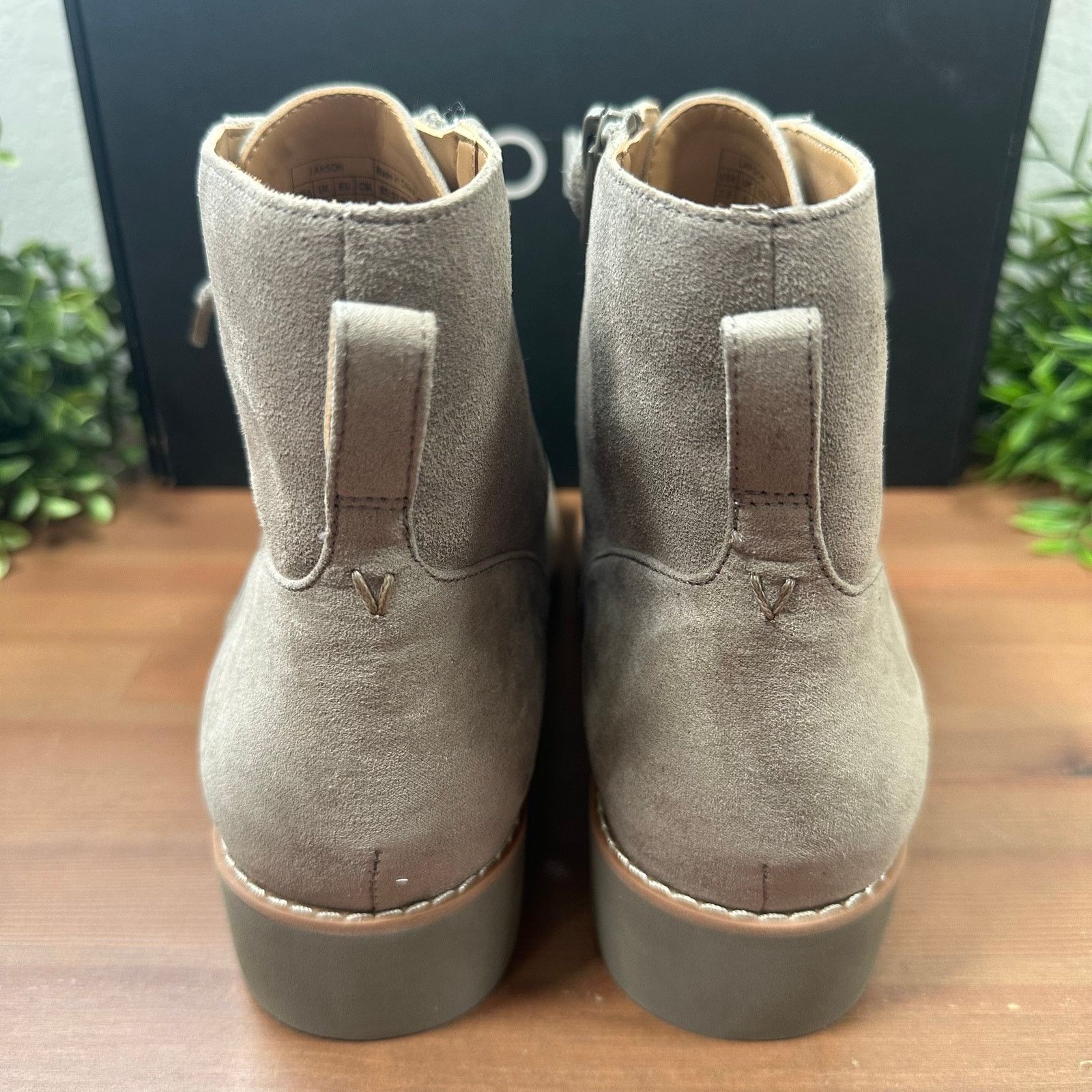 Vionic Vionic Larson Wide Water Repellent Suede Lace-Up Ankle Boots Size US 7.5 / IT 37.5 - 6 Thumbnail