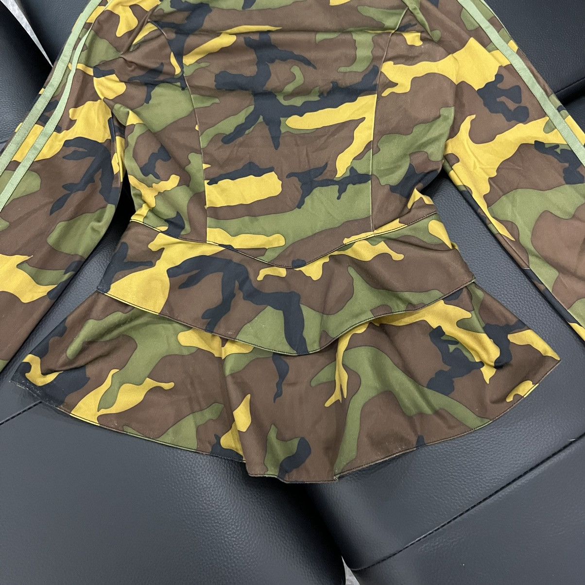 Adidas Adidas by Jeremy Scott FW11 Sample Camo Jacket Size M / US 6-8 / IT 42-44 - 7 Thumbnail