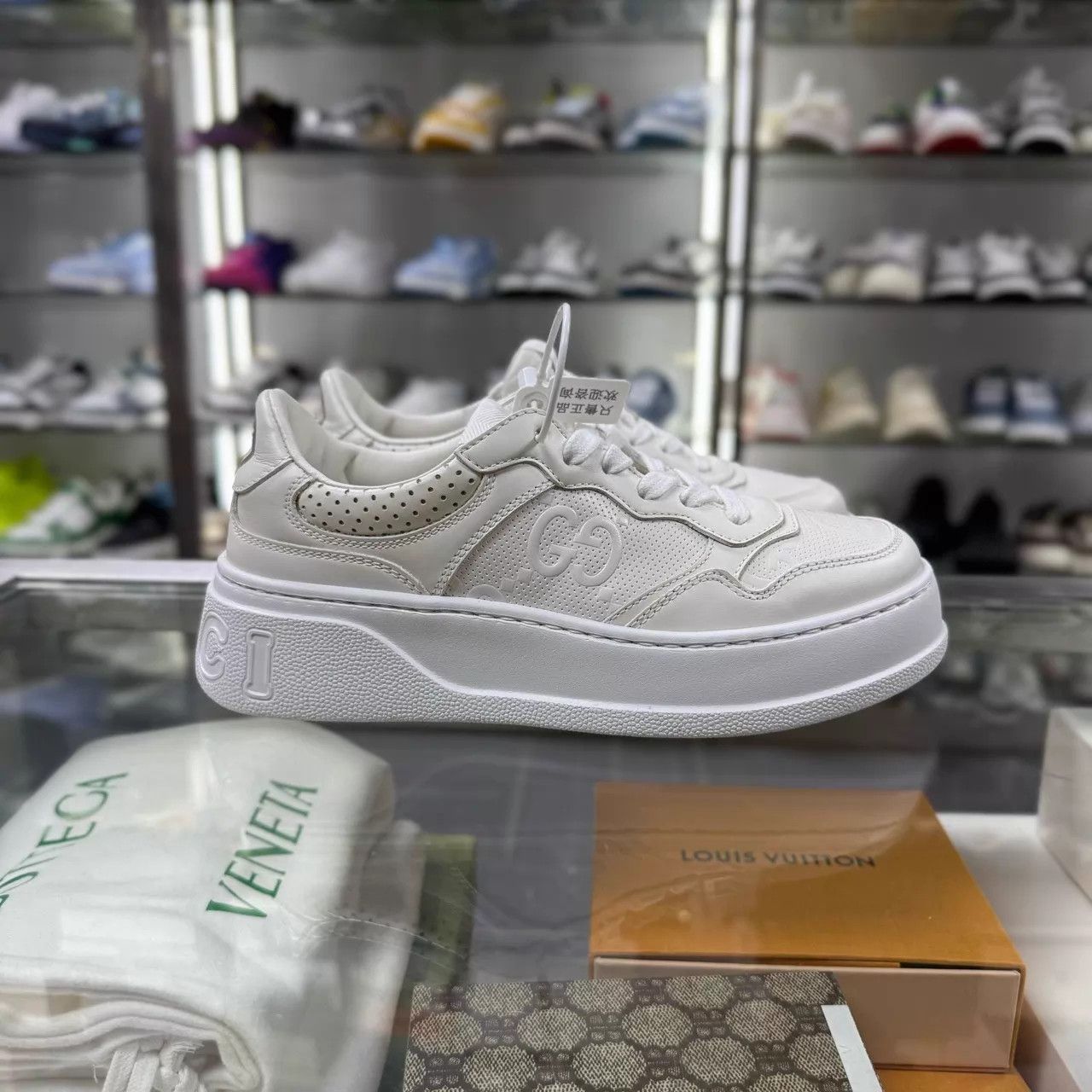 Gucci Gucci Cookie Sneakers 35.5 Tried on Size US 5 / IT 35 - 2 Thumbnail