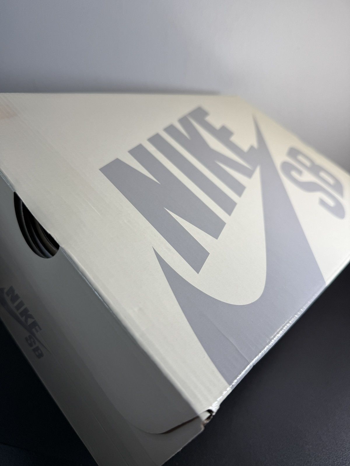 Nike × Supreme Brand New Nike SB Supreme Low Top Dunks White Size US 11 / EU 44 - 22 Thumbnail